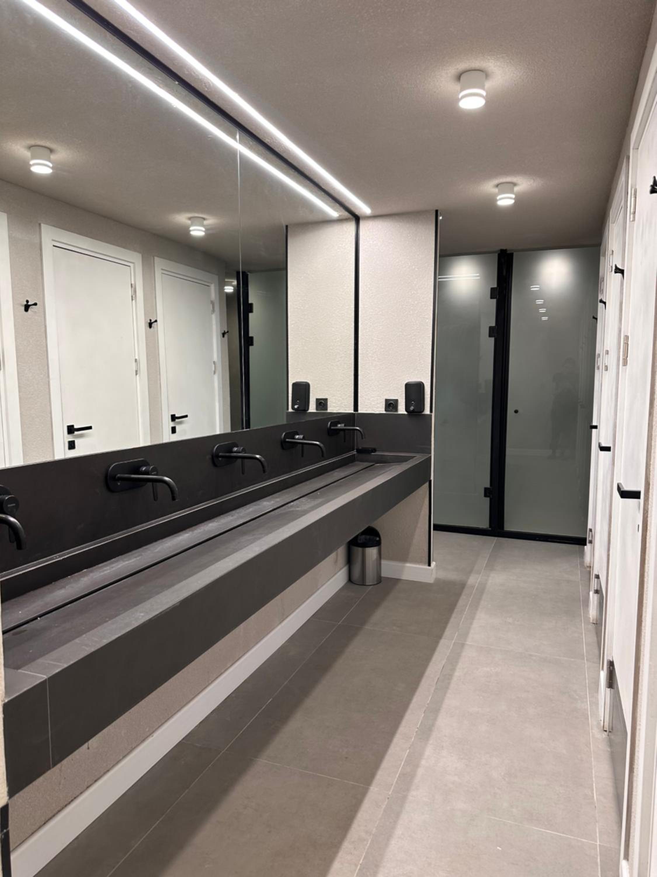 Single Room with Shared Shower and Toilet for Male
