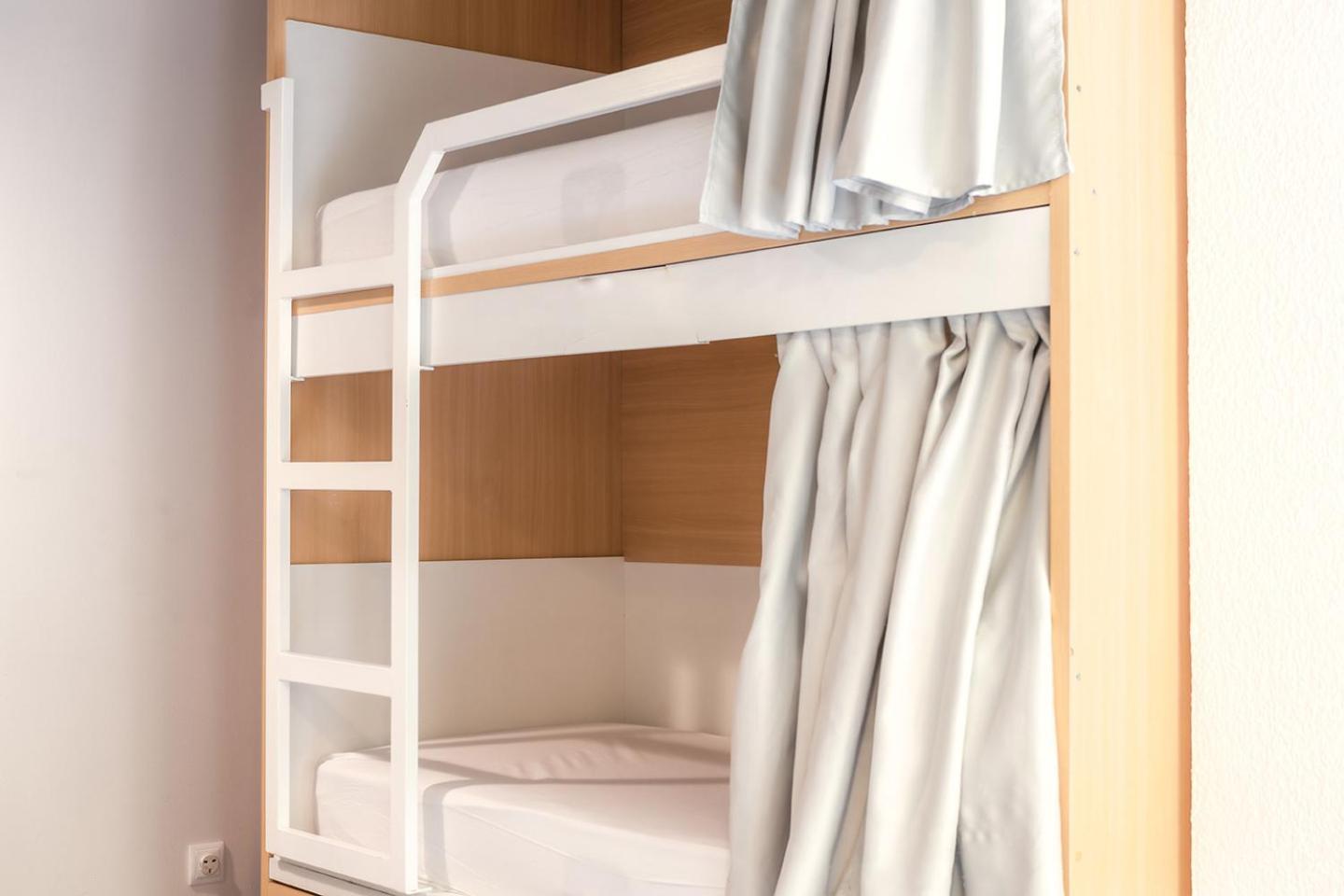 6-Bed Mixed Dormitory Room photo 2