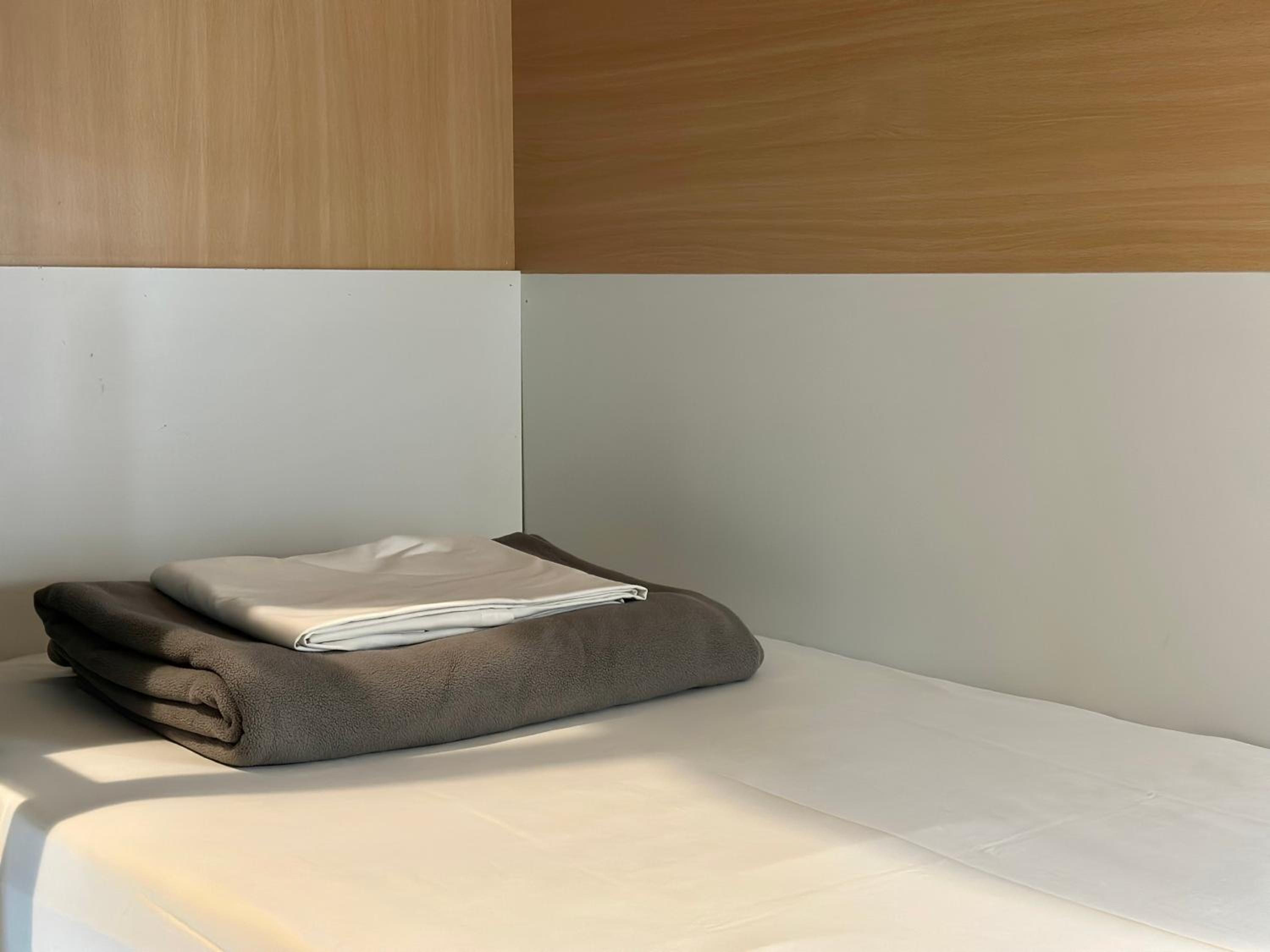 Bed in 10-Bed Female Dormitory Room photo 2