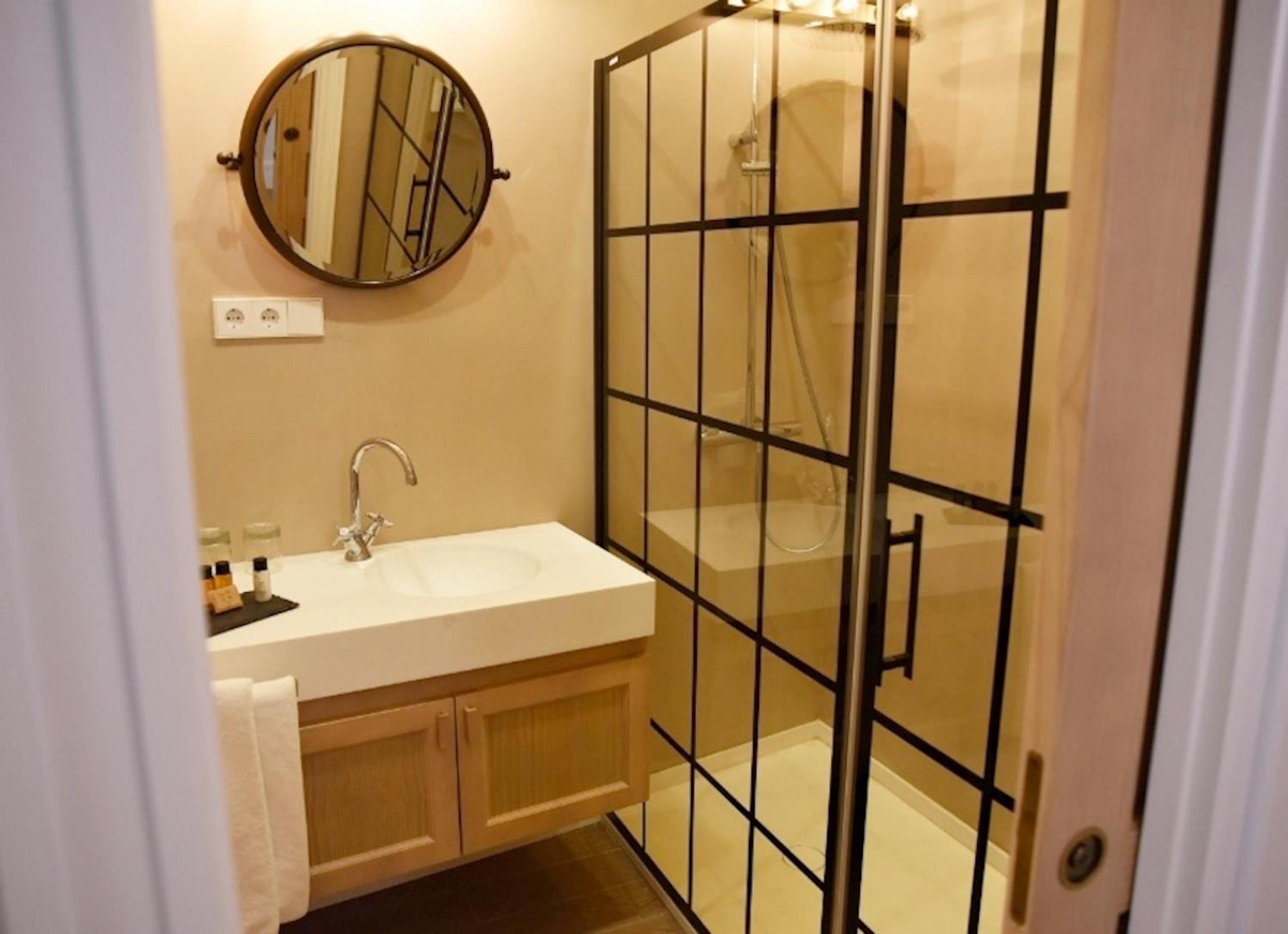 Deluxe Apartment - Photo 9