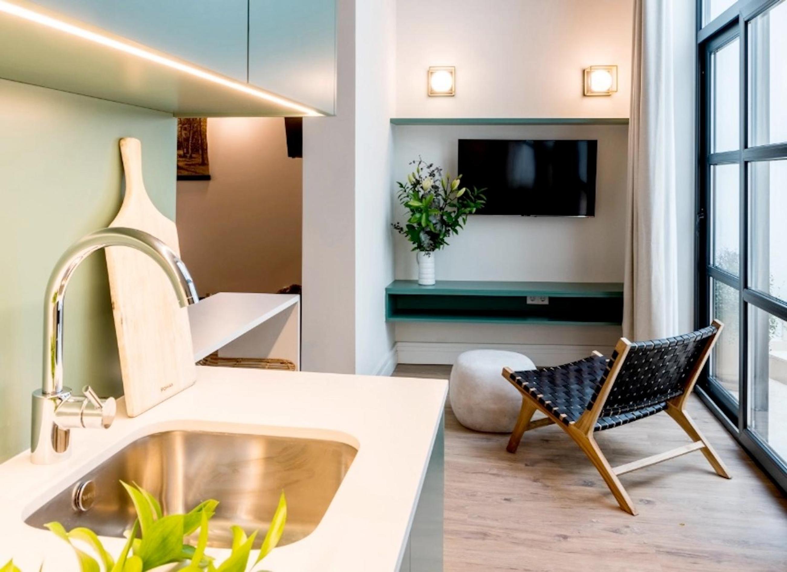 Apartment with patio and pool - Photo 11