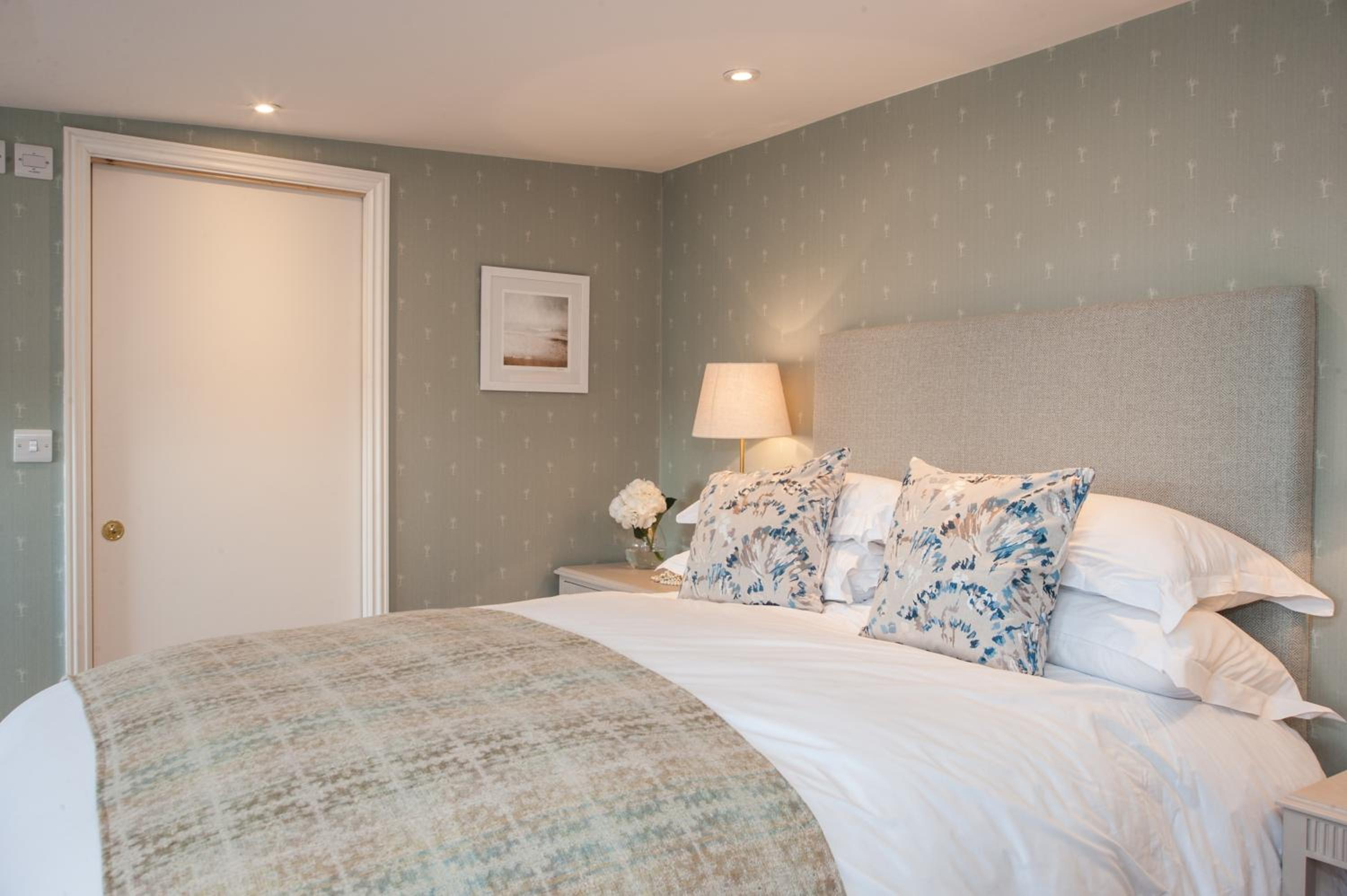 Luxury Family Attic Room photo 1