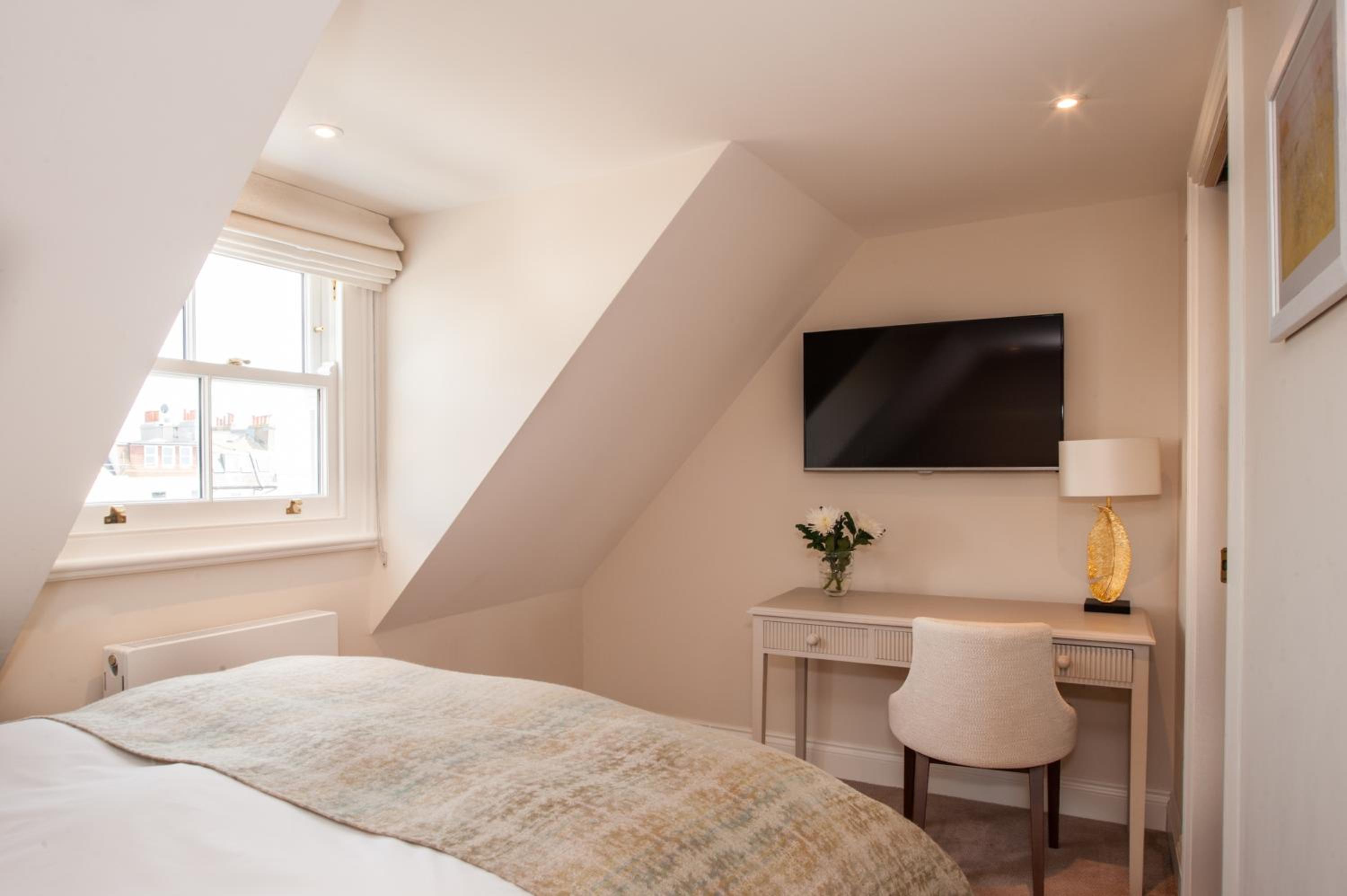 Compact Double Room - Photo 2