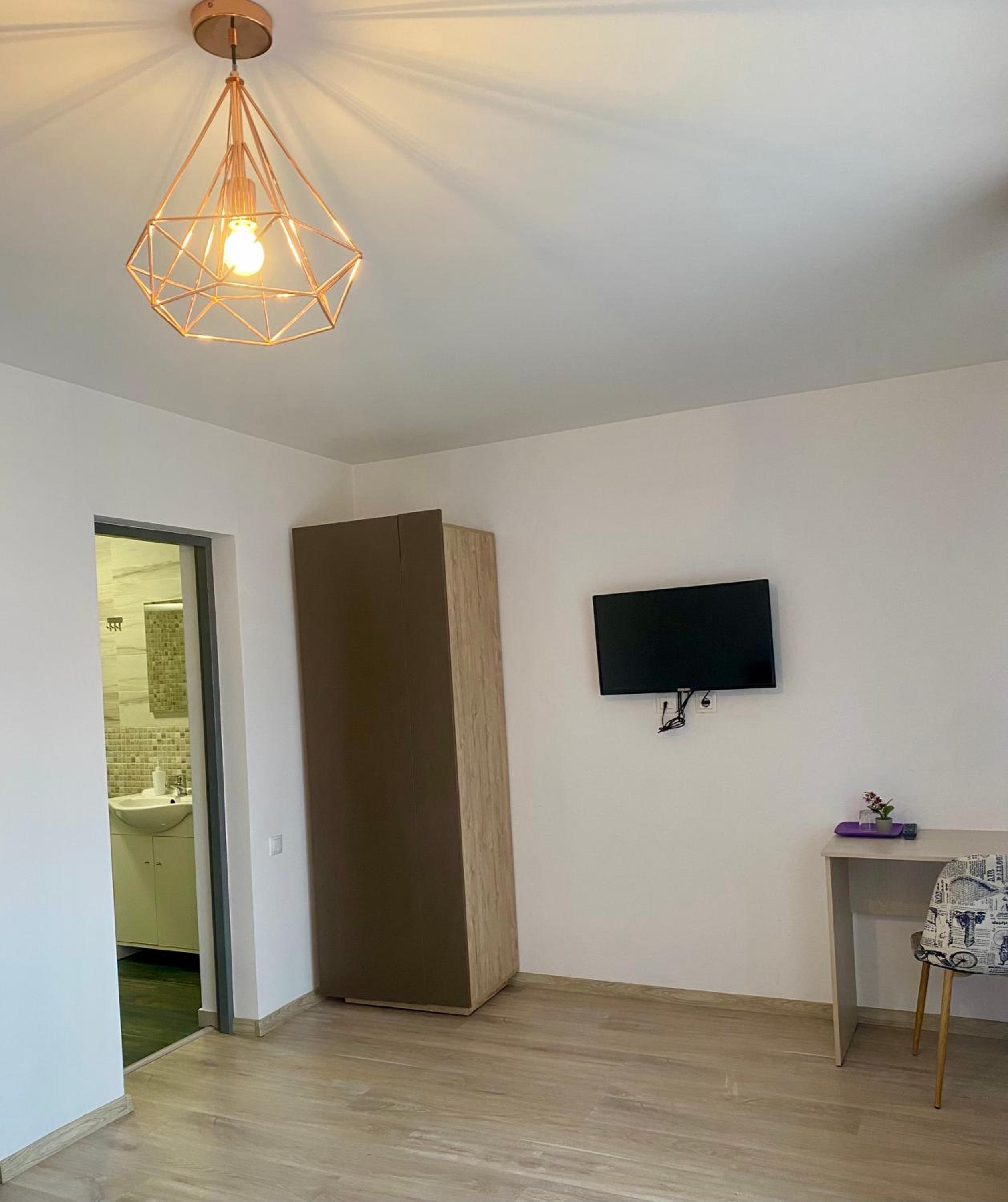 Double Room - Photo 12