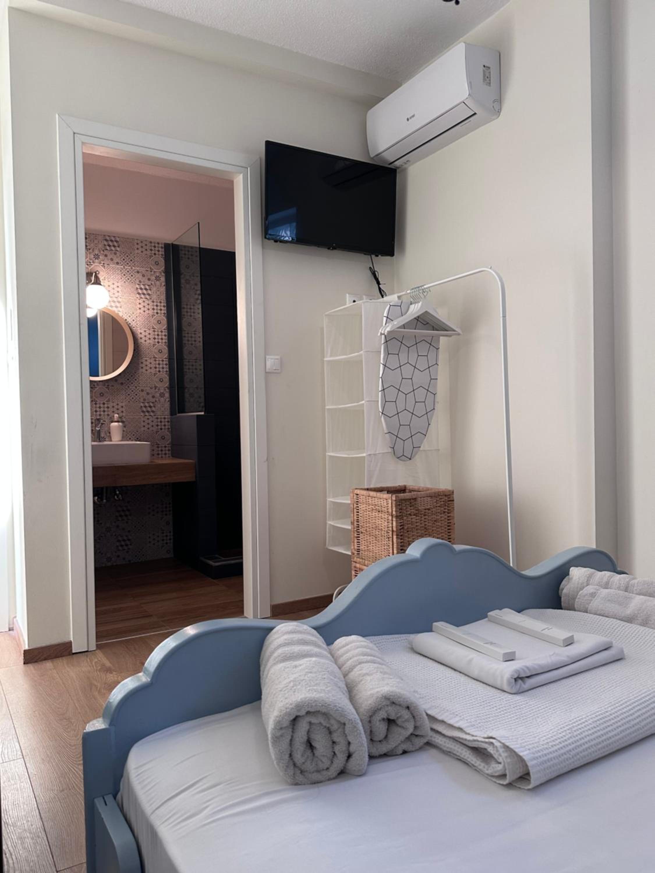 Small Double Room - Photo 7