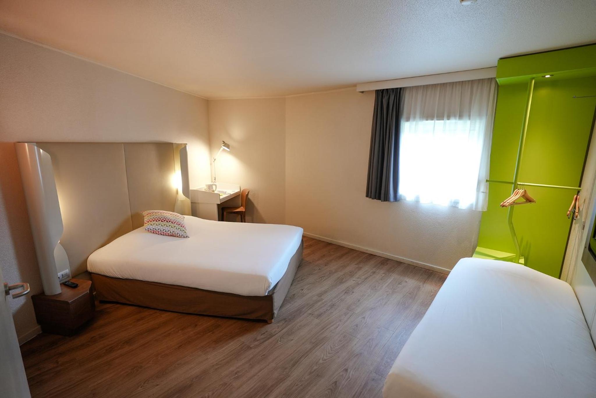 One Double Bed One Single Bed - Room Next Generation