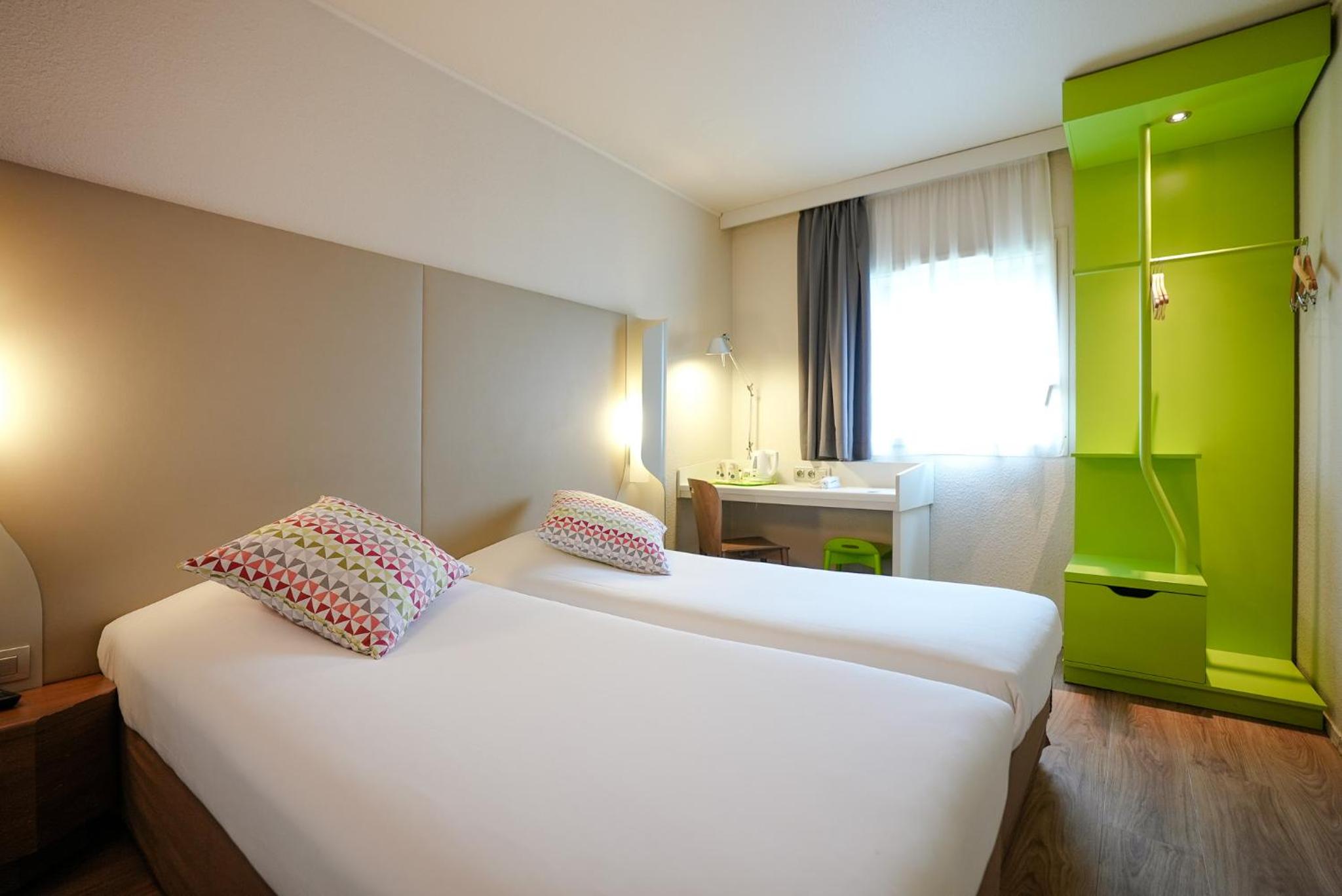 Standard Twin Room - Photo 3