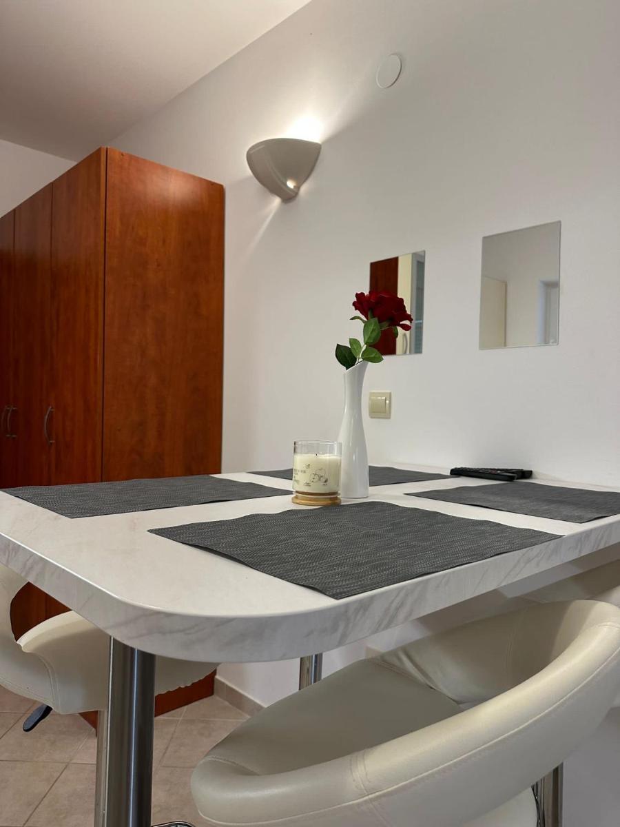 One-Bedroom Apartment - Photo 6