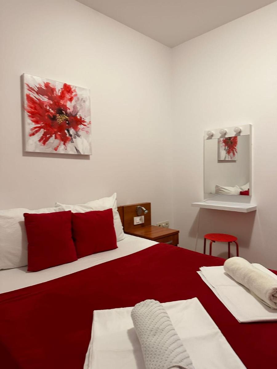 One-Bedroom Apartment - Photo 9