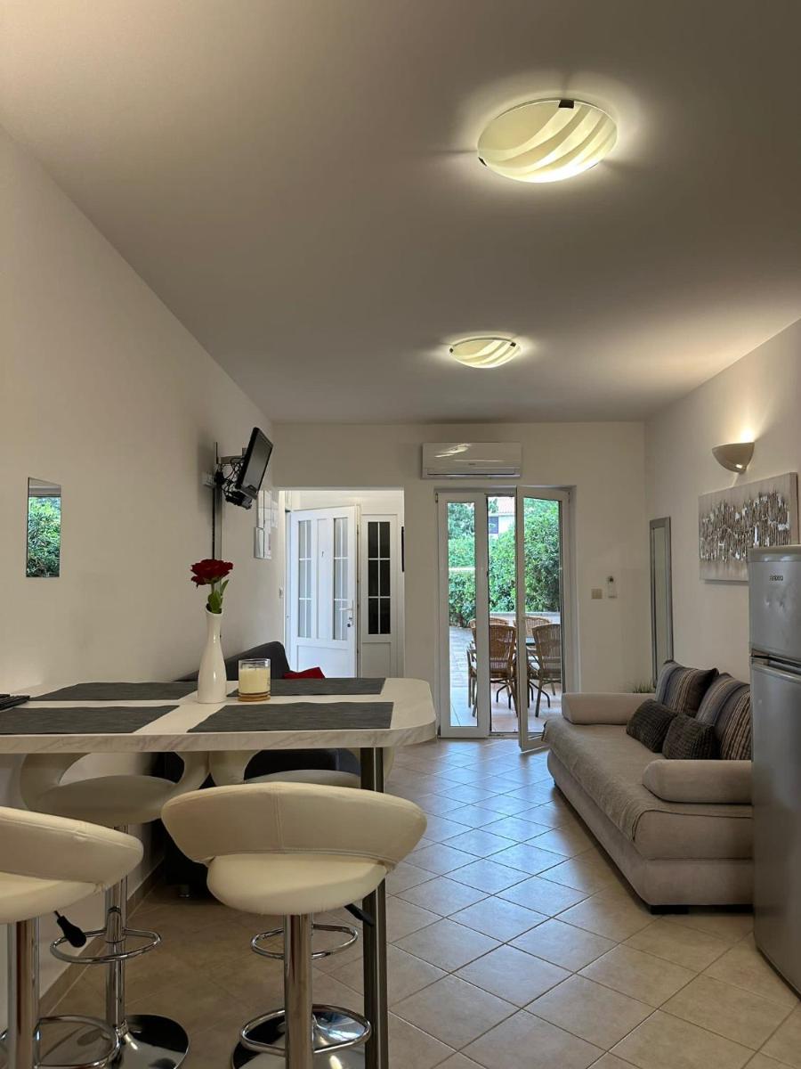 One-Bedroom Apartment - Photo 4