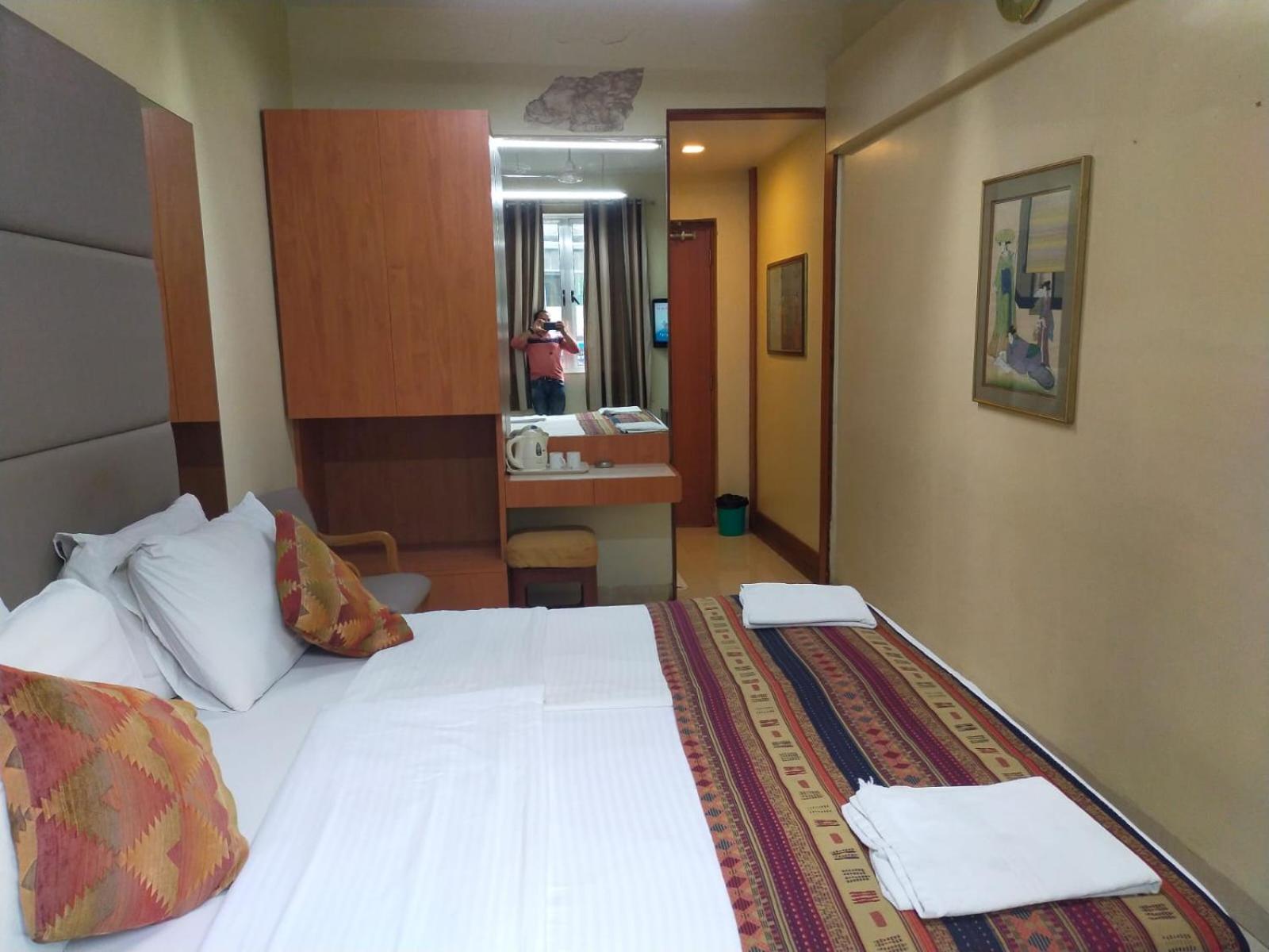 Deluxe Double Room - Photo 8