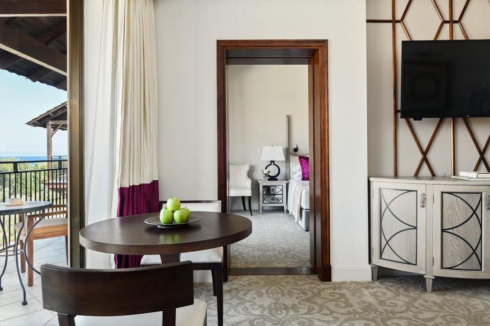 Deluxe Sea View Suite - Photo 4