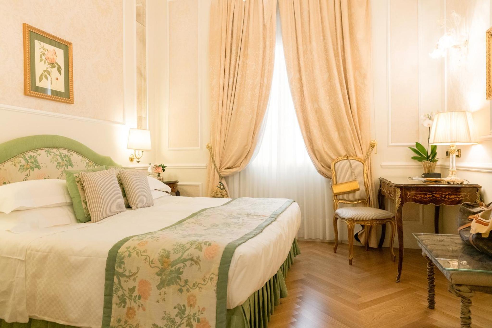 Classic Double or Twin Room - Photo 7