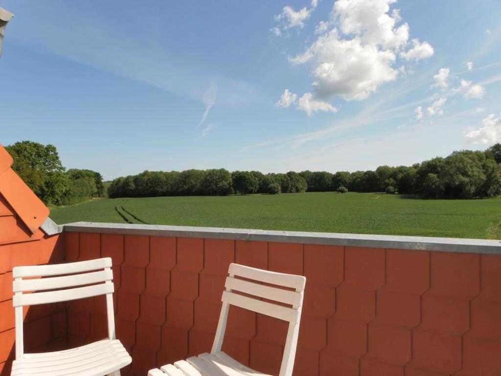 Two-Bedroom Apartment with Balcony photo 3