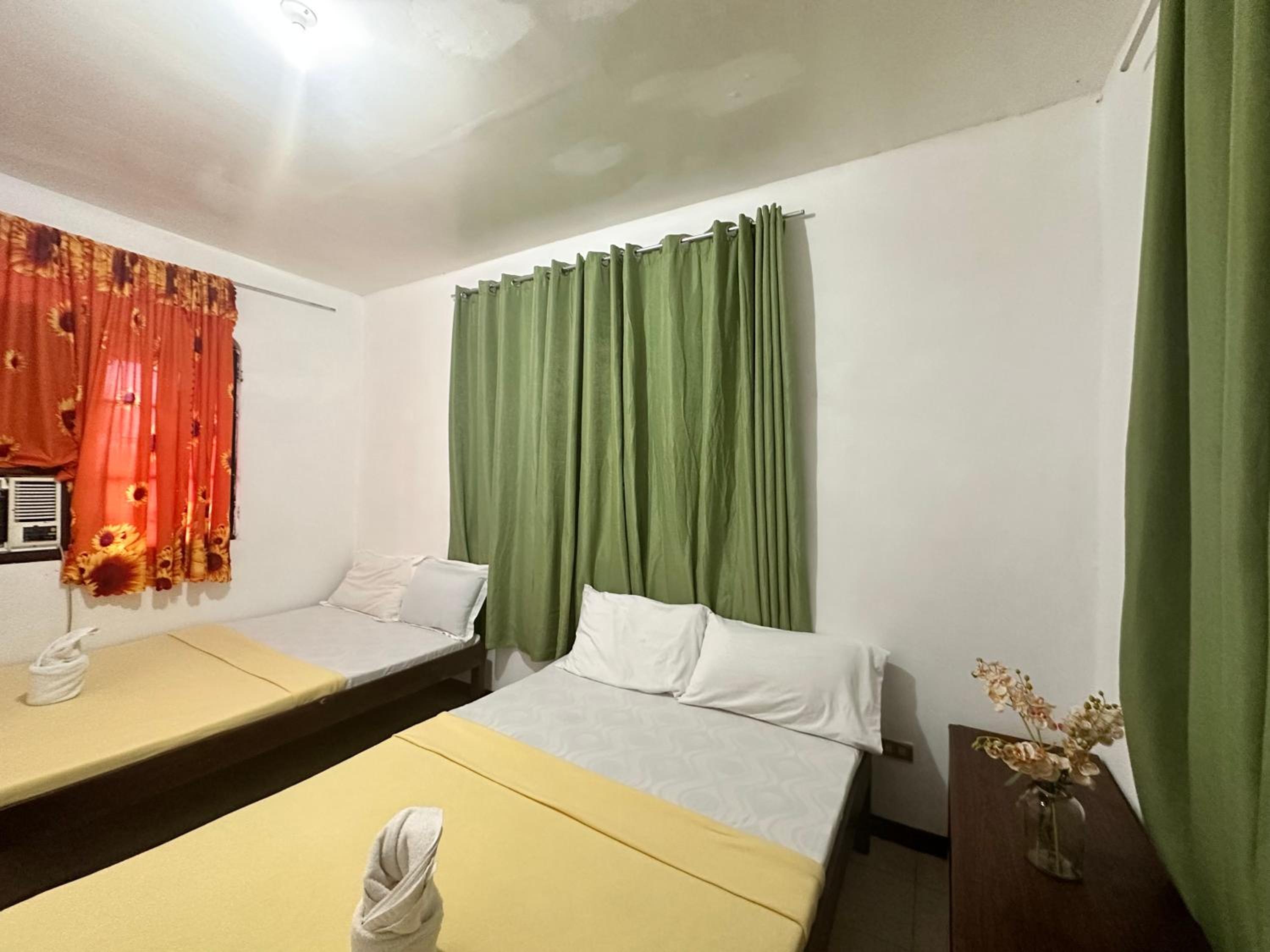 Quadruple Room with Shared Bathroom photo 1