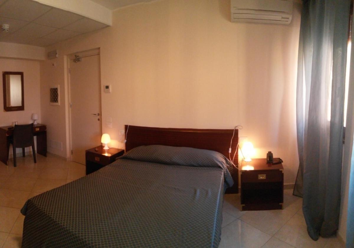Double or Twin Room photo 2