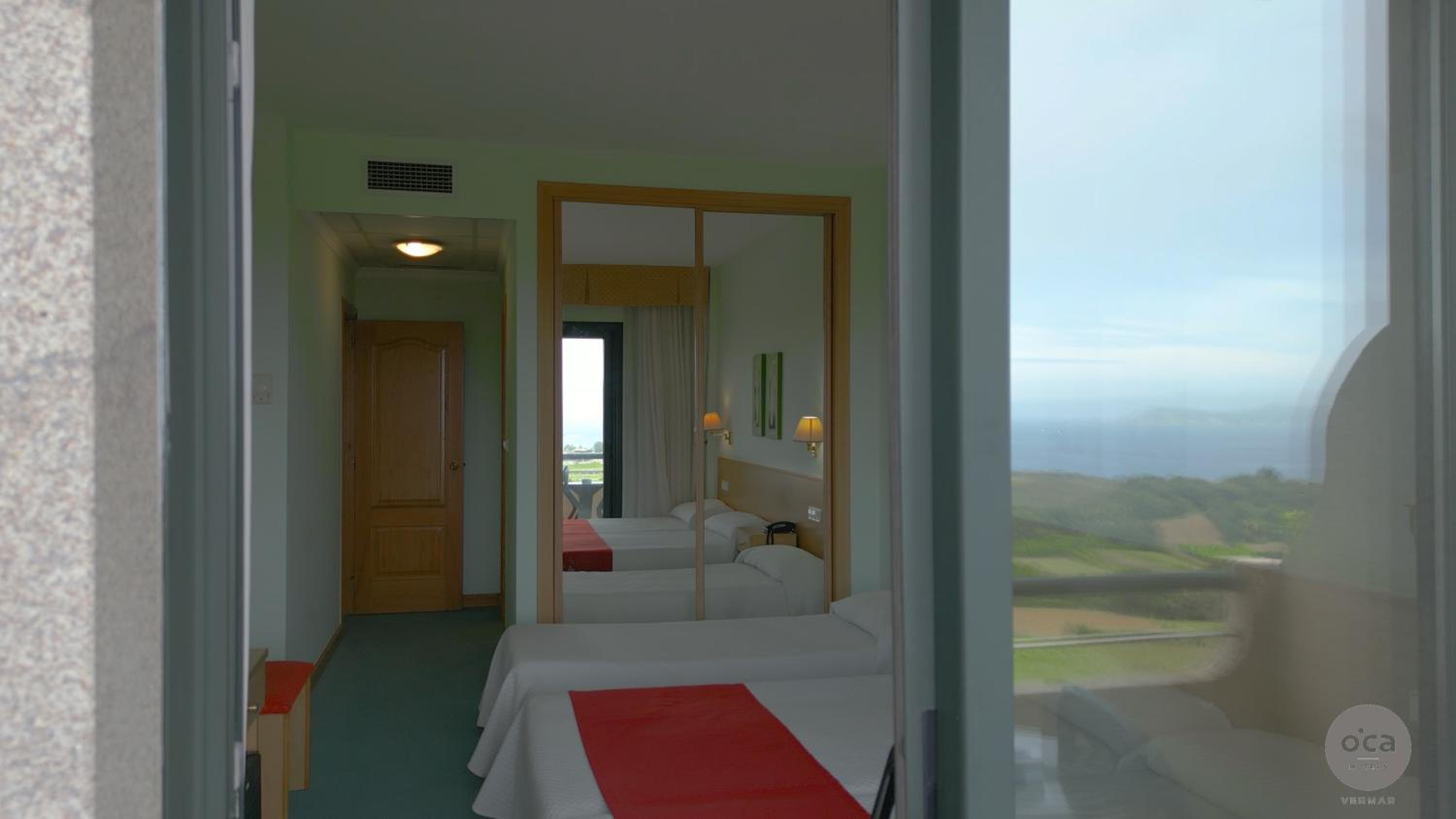 Twin Room with Sea View - Photo 4