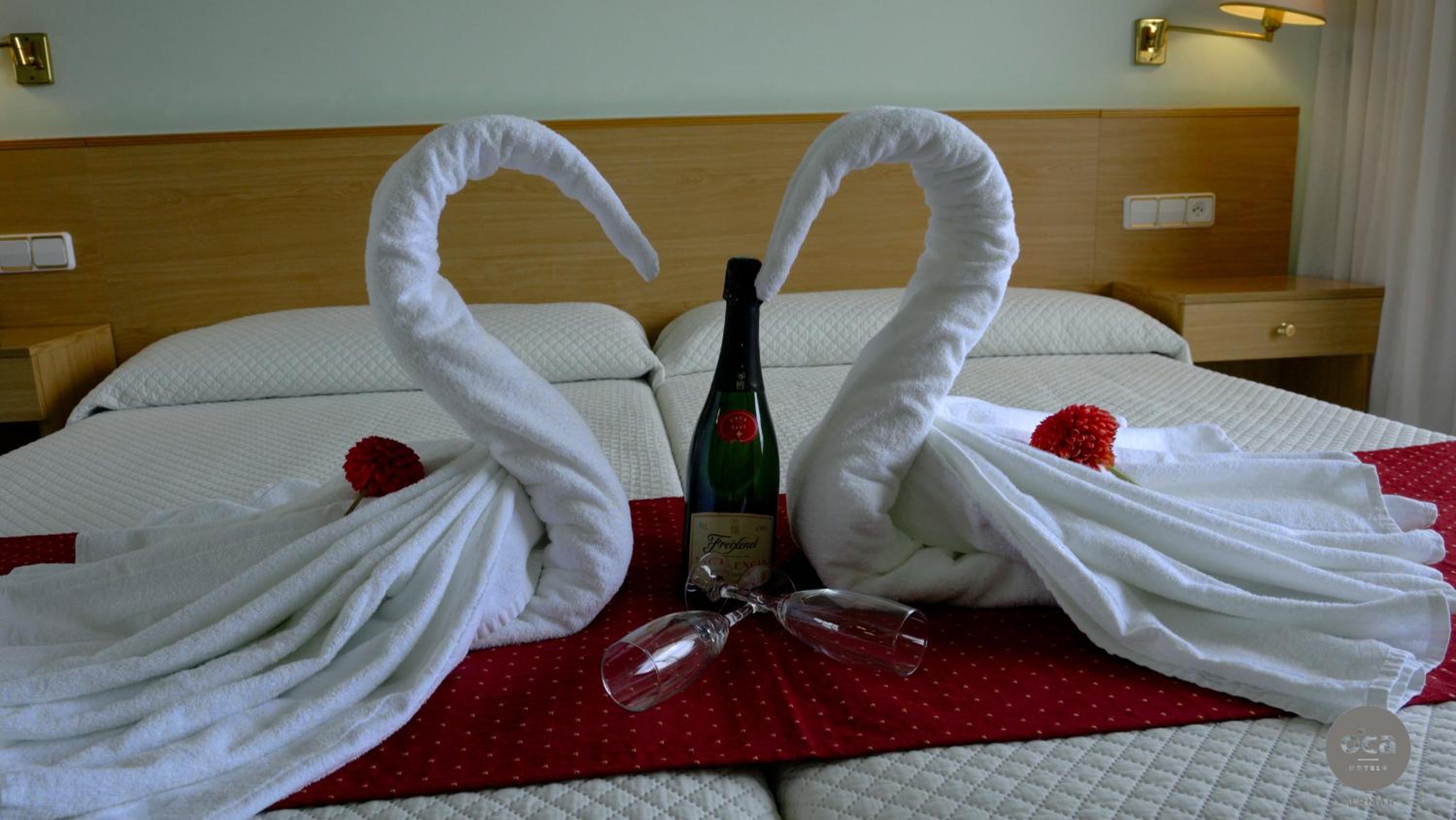 Twin Room with Sea View - Photo 8