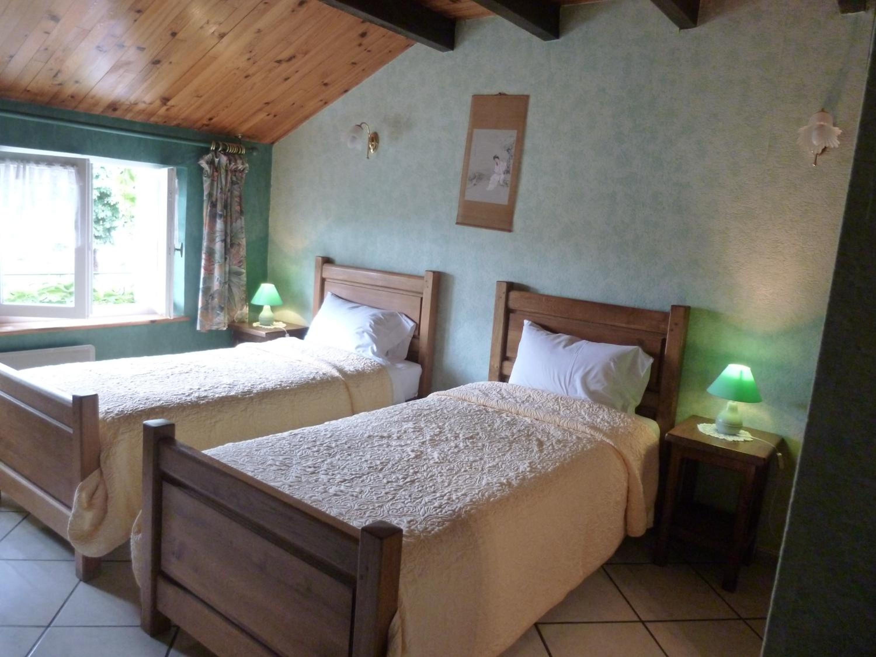 Twin Room with Private Bathroom photo 2