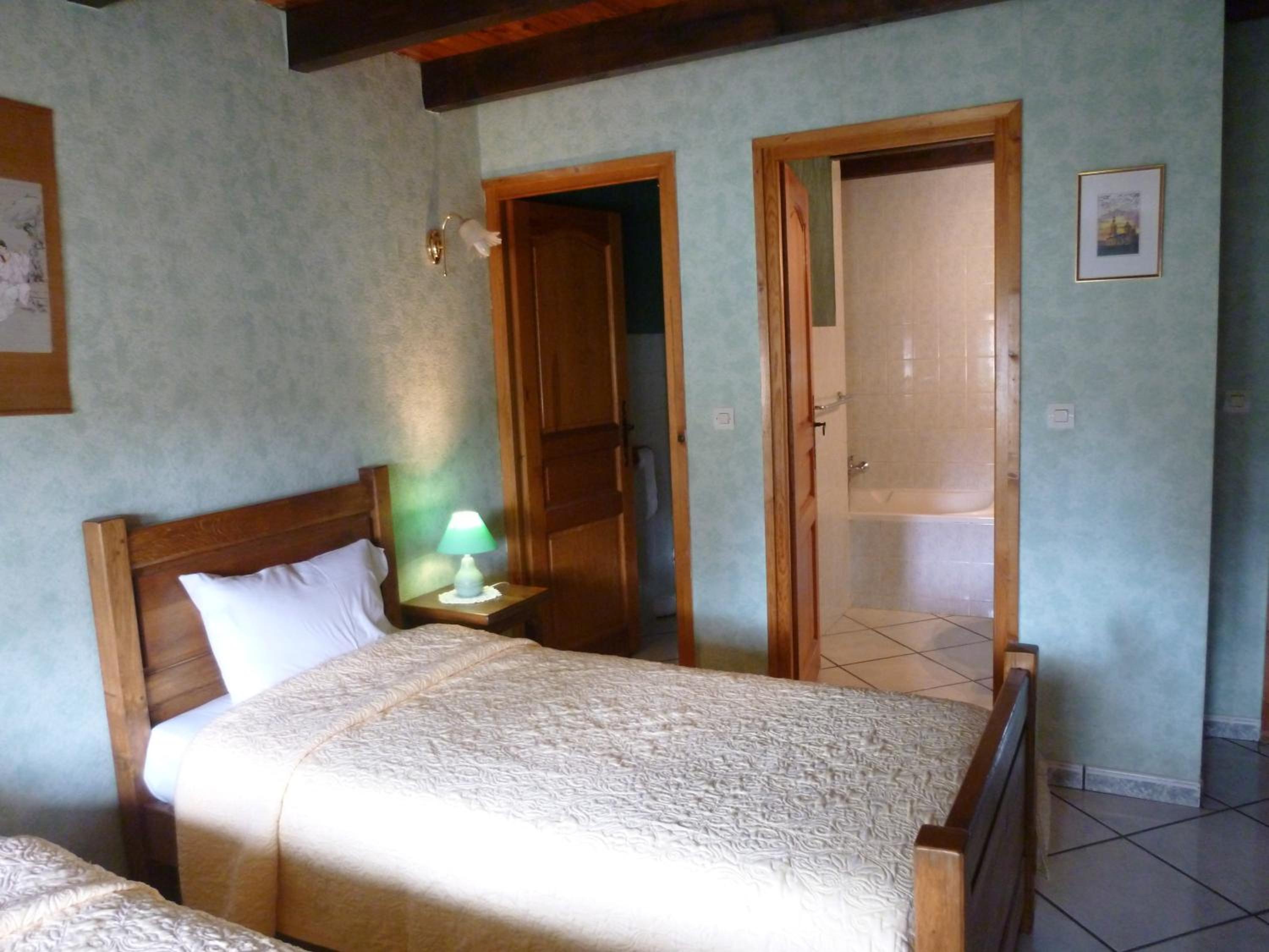 Twin Room with Private Bathroom photo 3