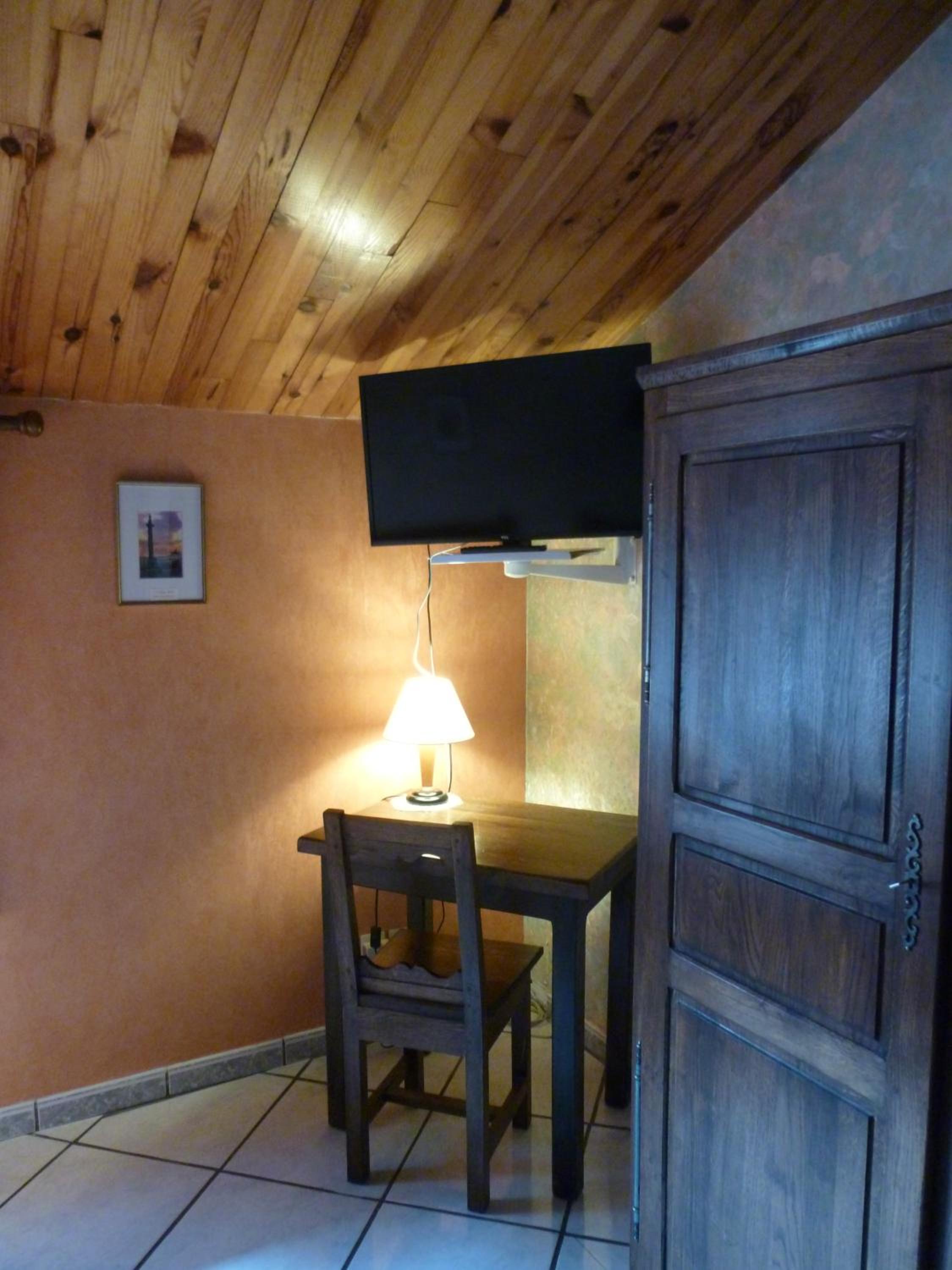 Triple Room with Private Bathroom photo 2