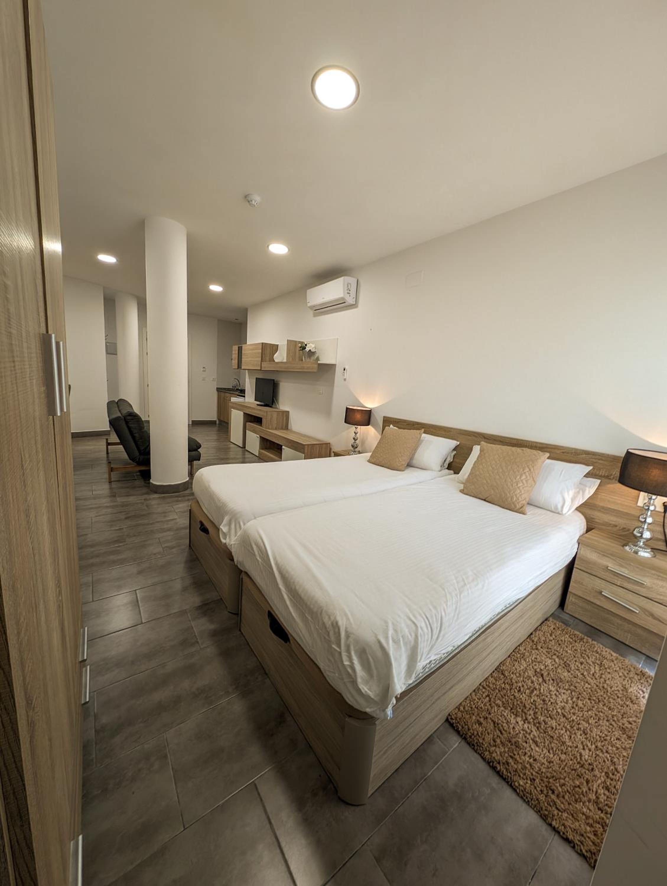 Apartment - Ground Floor - Photo 2