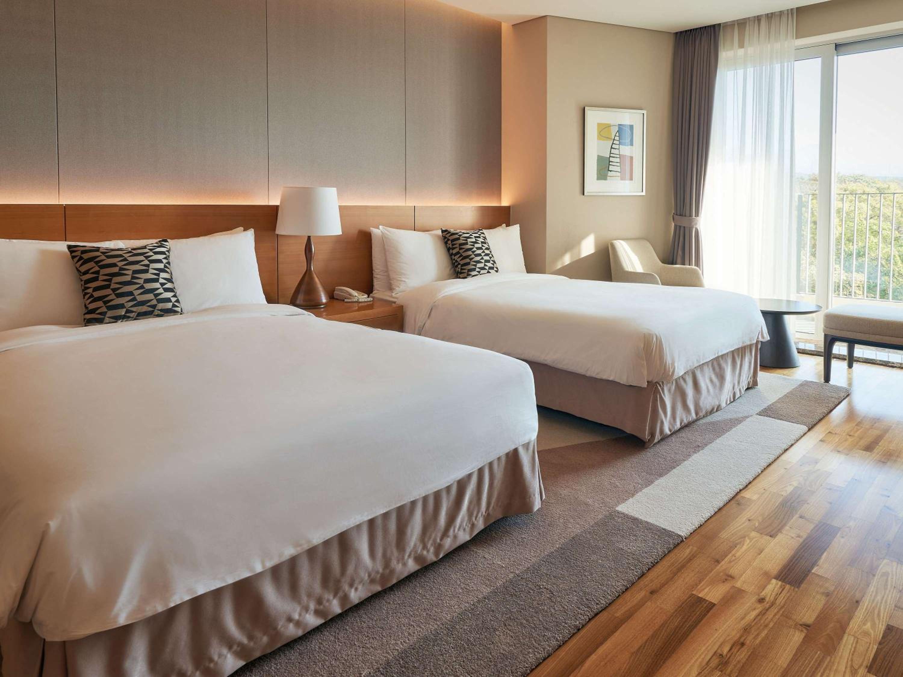 Executive Suite - Photo 9