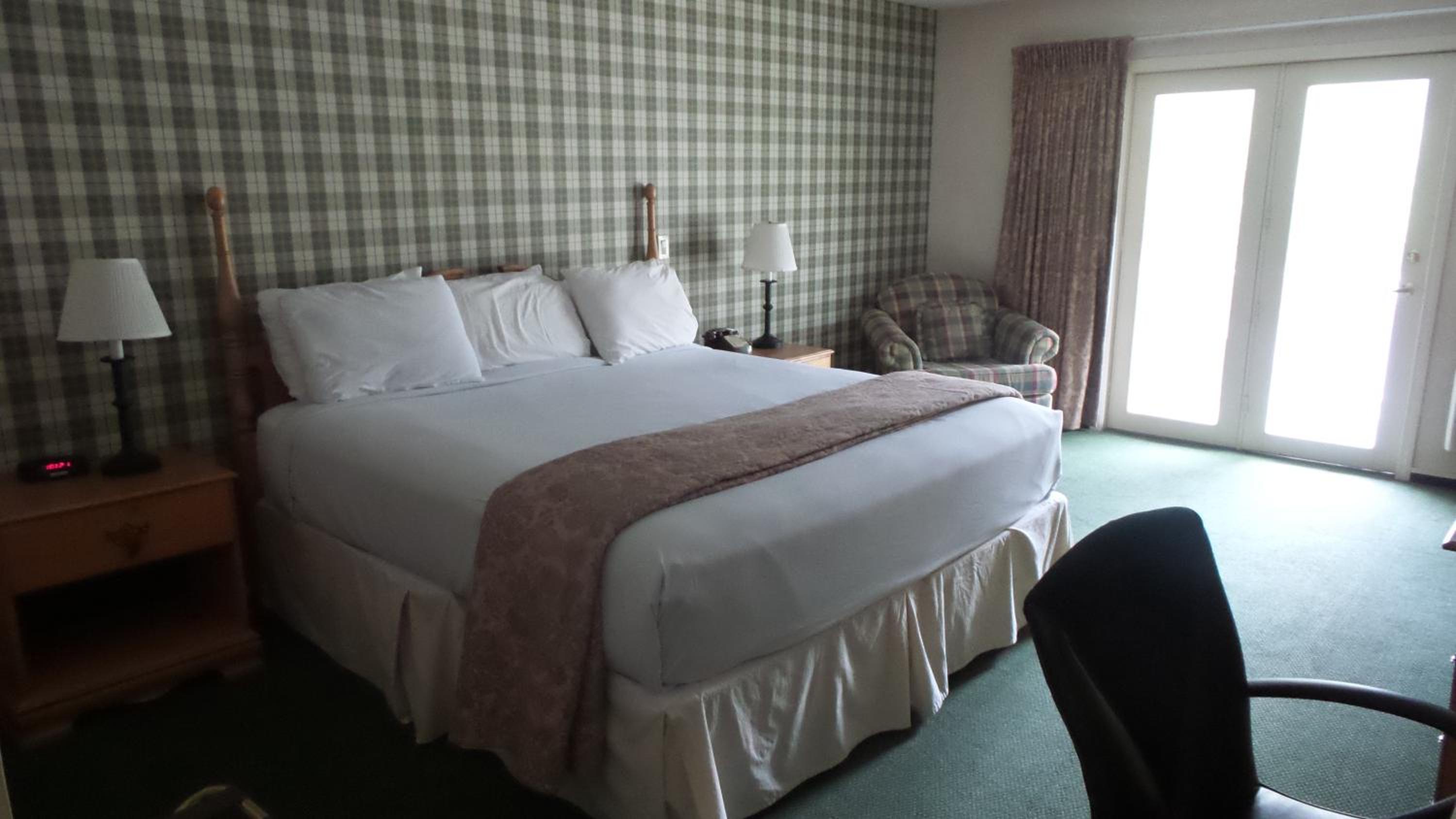 King Room with Balcony - Non Smoking/Interior Hall - Photo 3