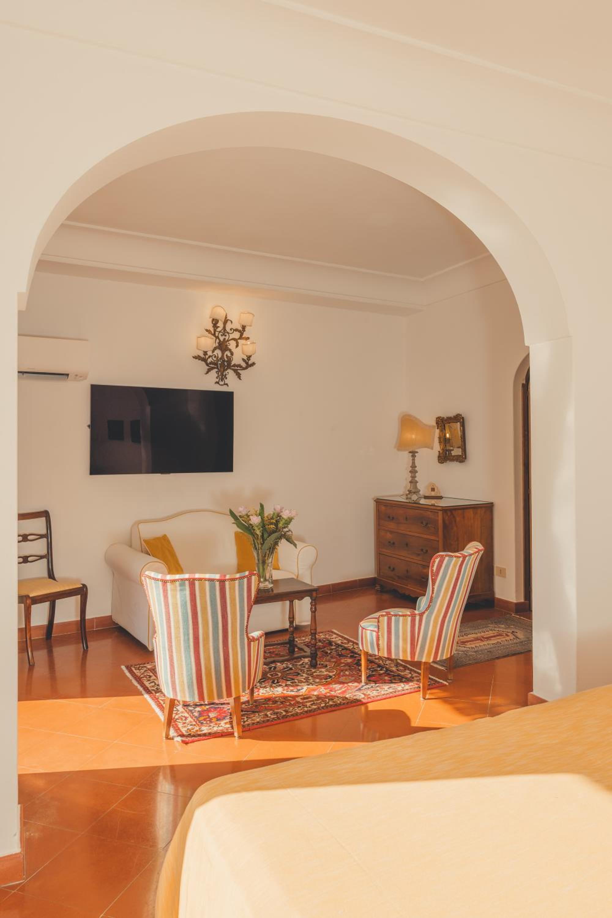 Junior Suite with Side Sea View - Photo 8