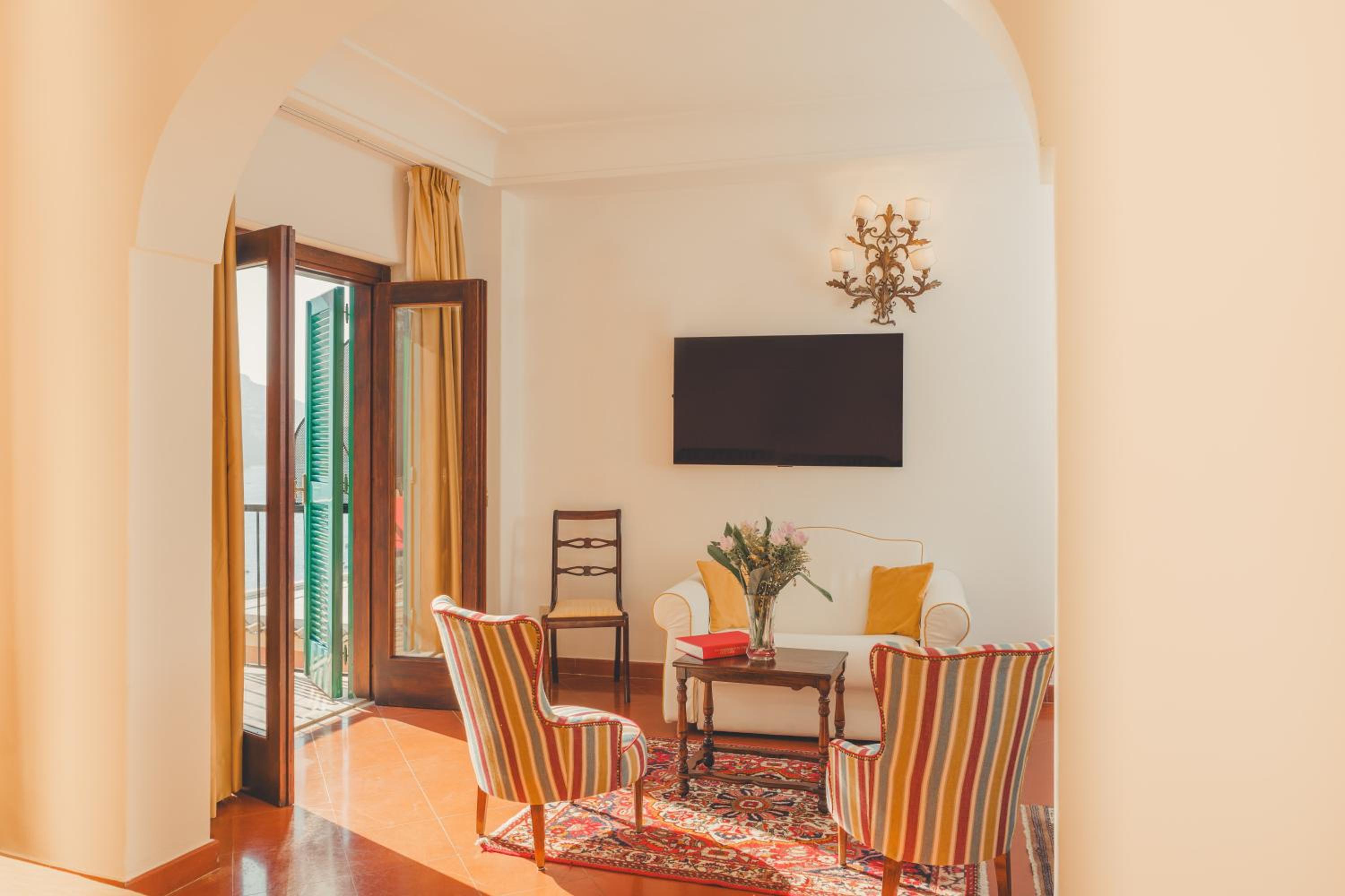 Junior Suite with Side Sea View - Photo 1