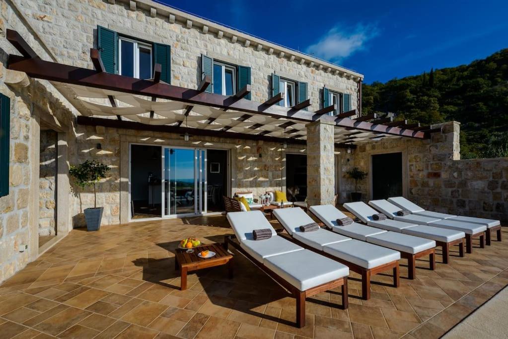 Three-Bedroom Villa photo 3