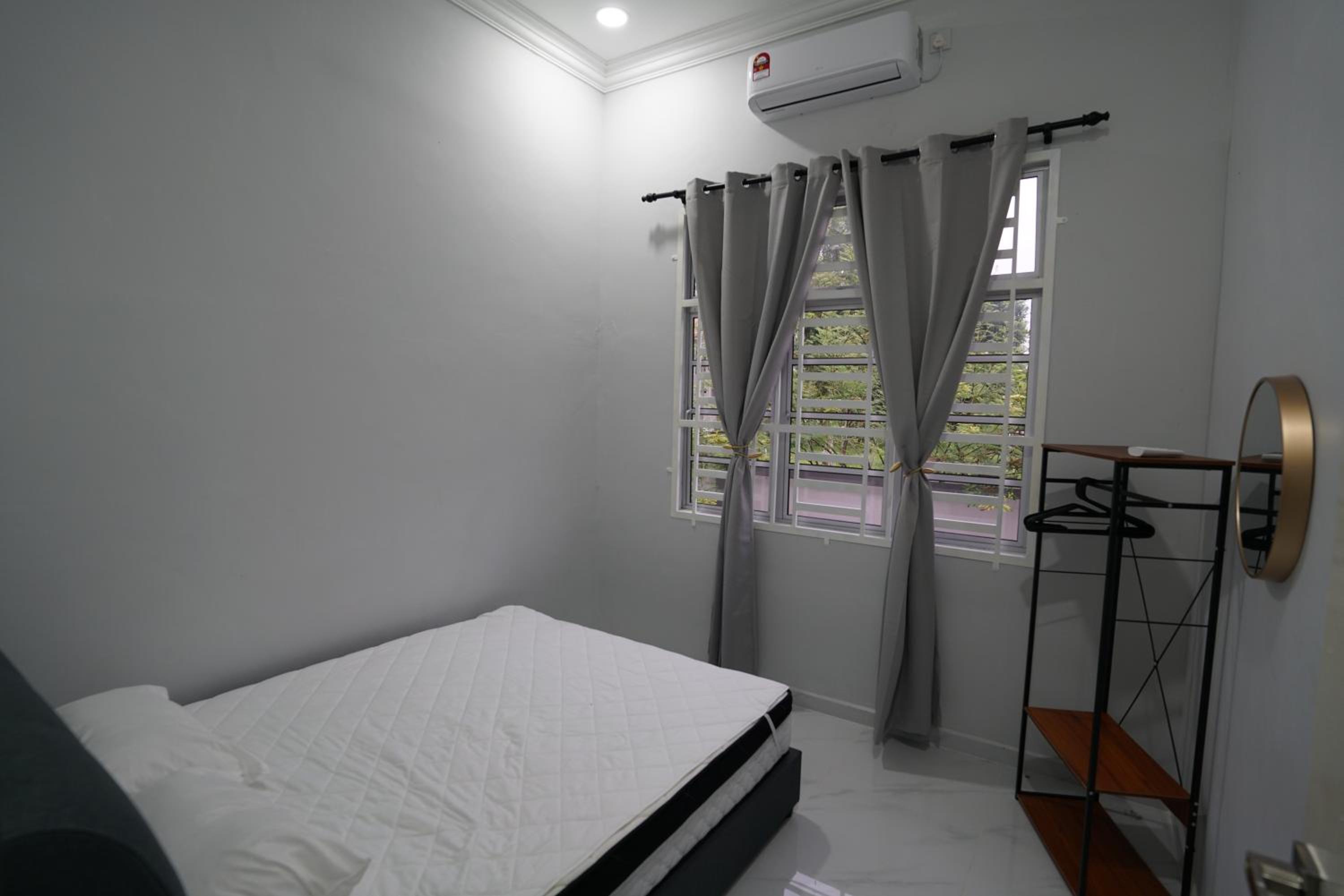 Four-Bedroom House photo 3
