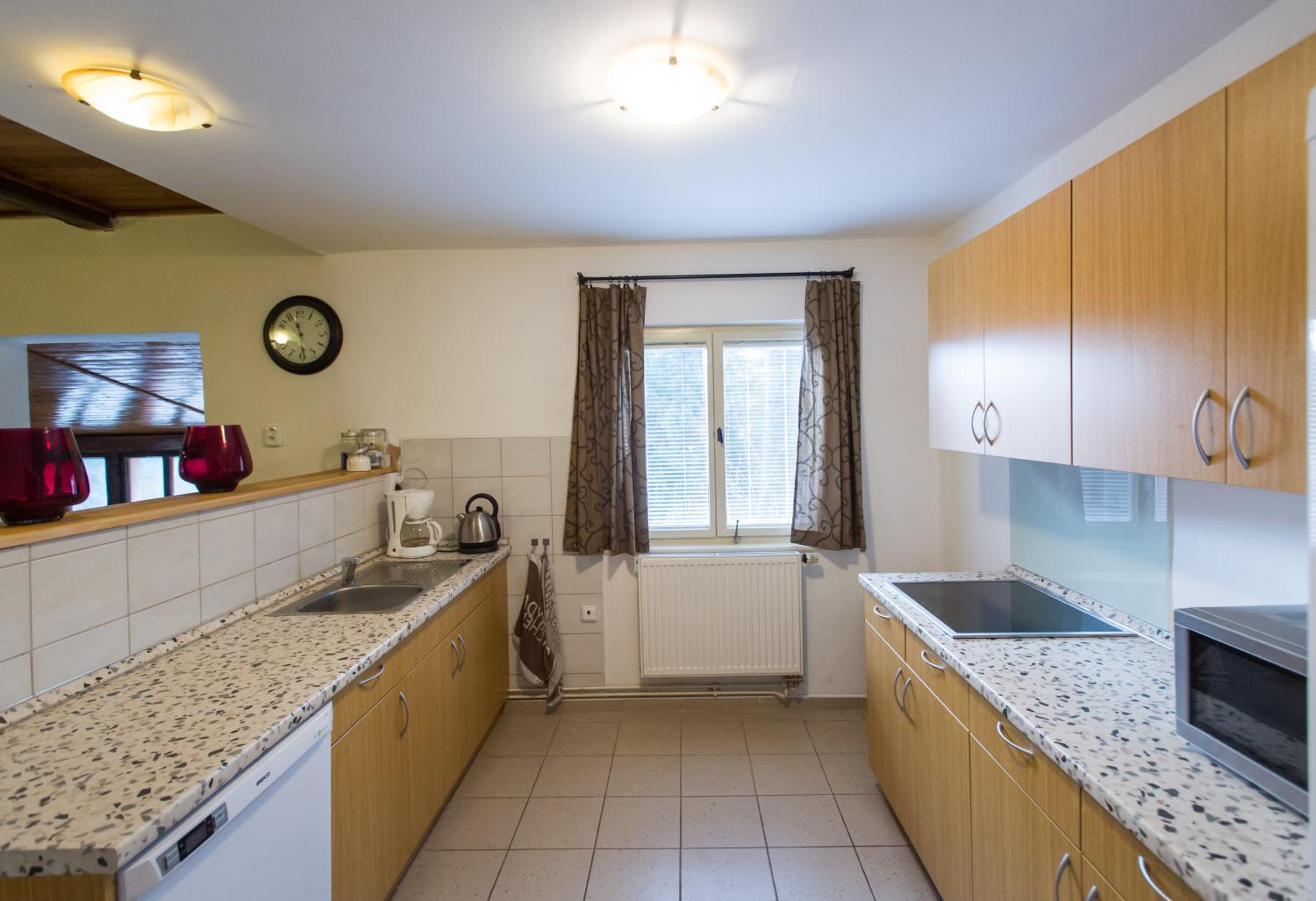 Six-Bedroom House photo 2