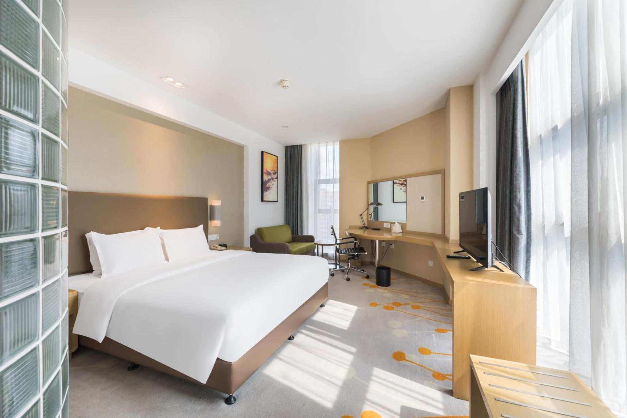 Standard King Room photo 2