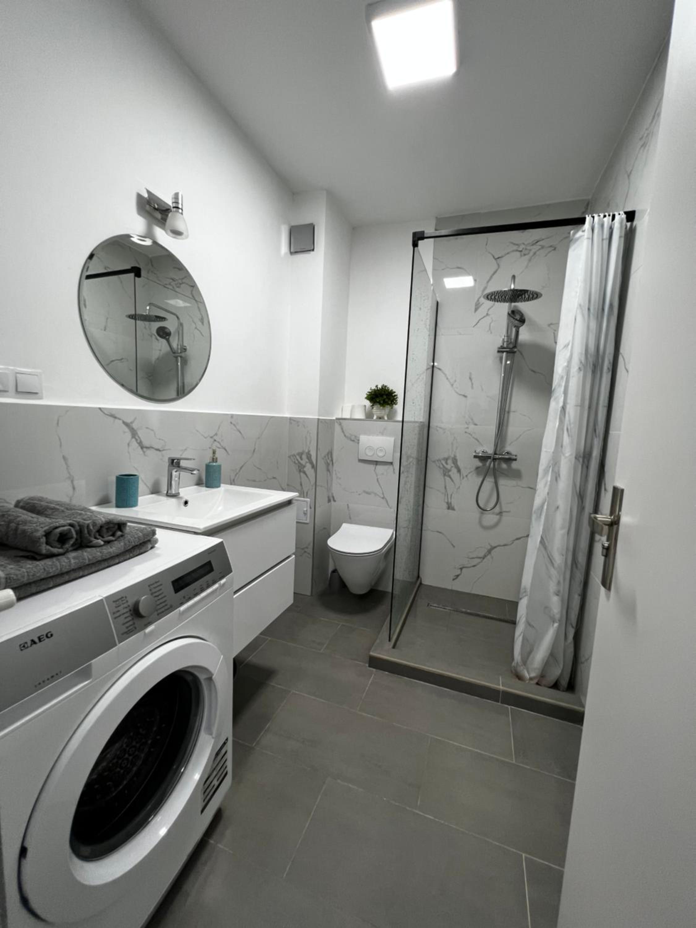 One-Bedroom Apartment photo 3