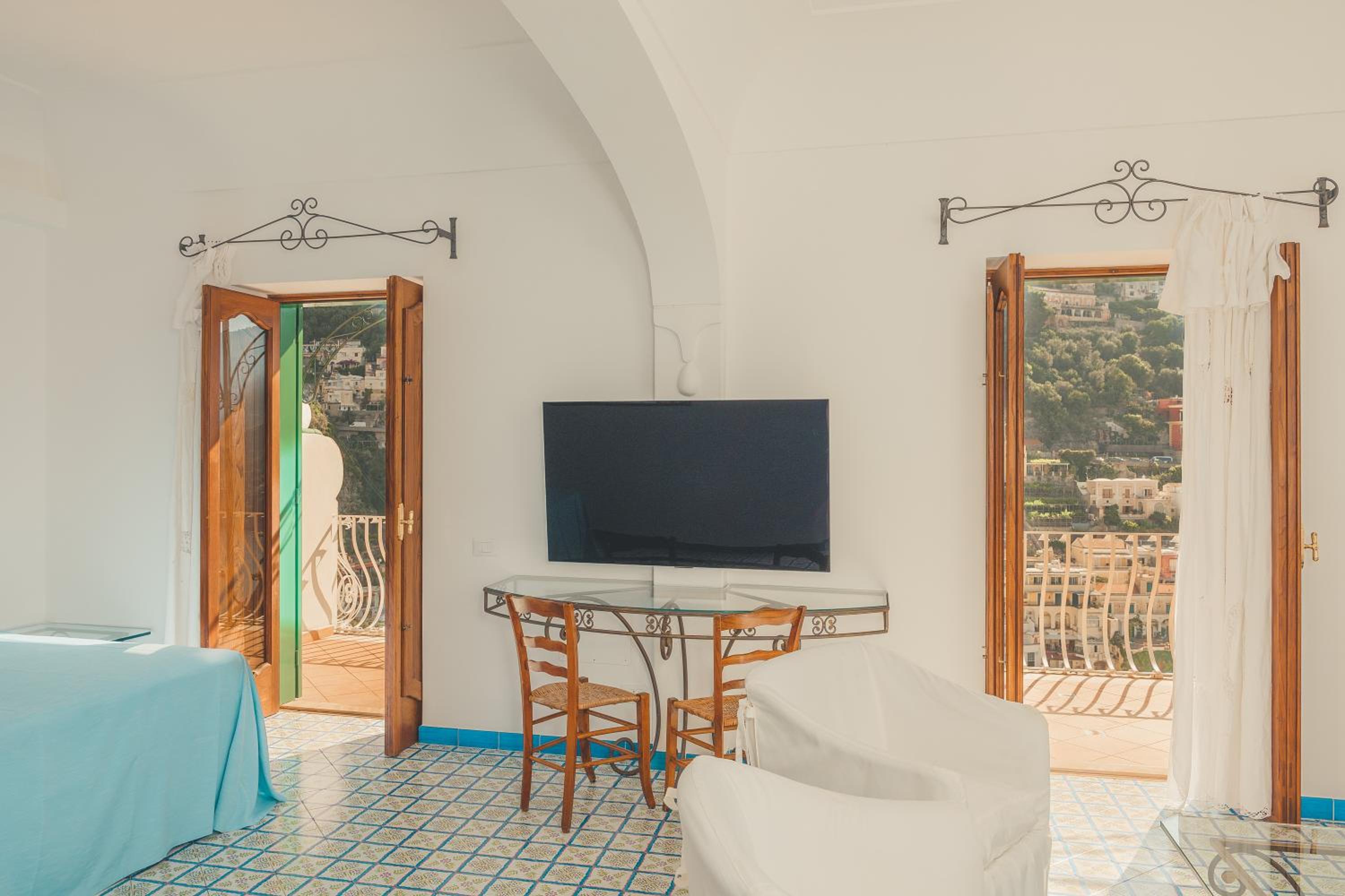 Deluxe Junior Suite - Photo 6