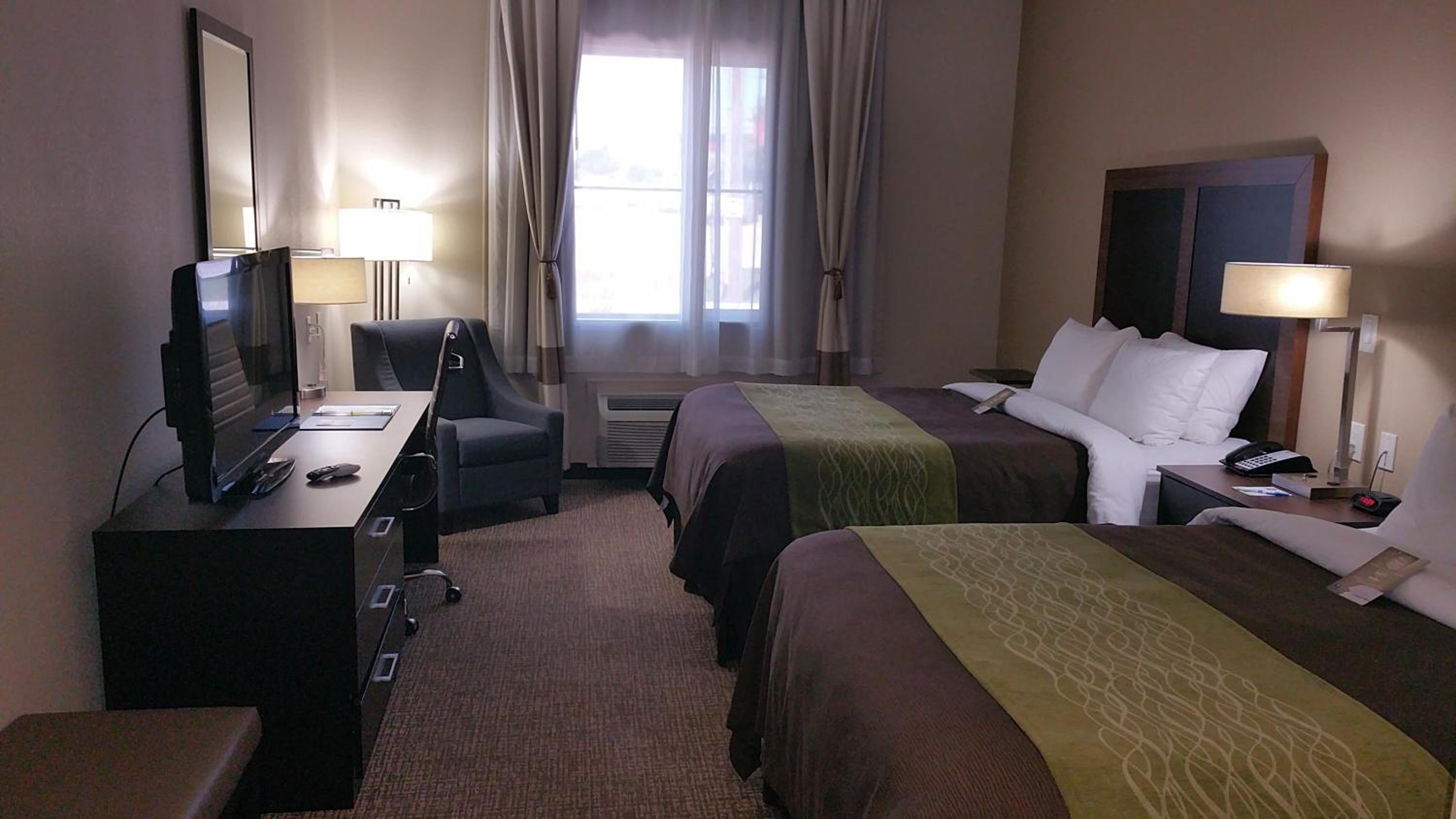 Queen Room with Two Queen Beds photo 1