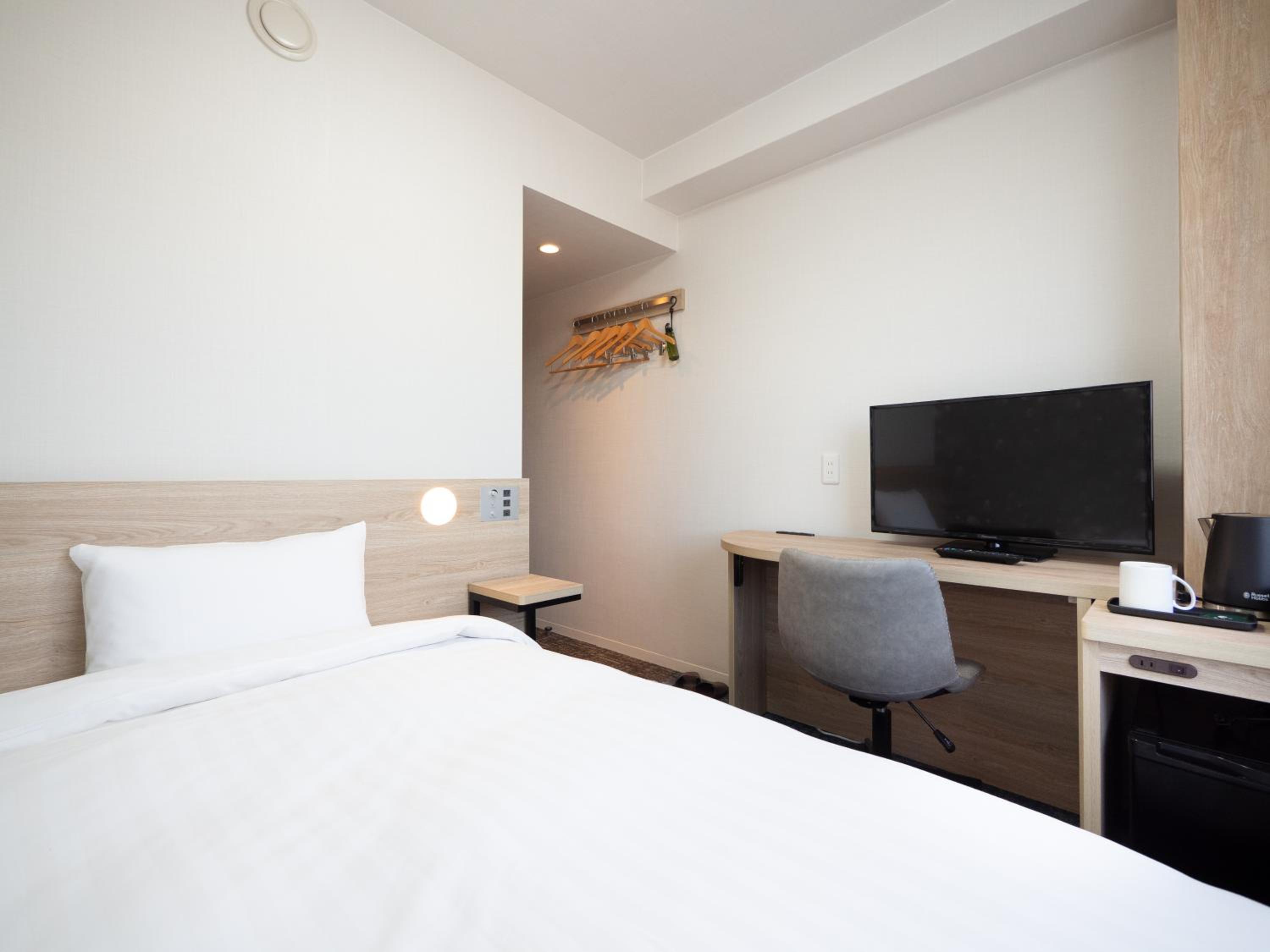 Single Room - Smoking photo 3