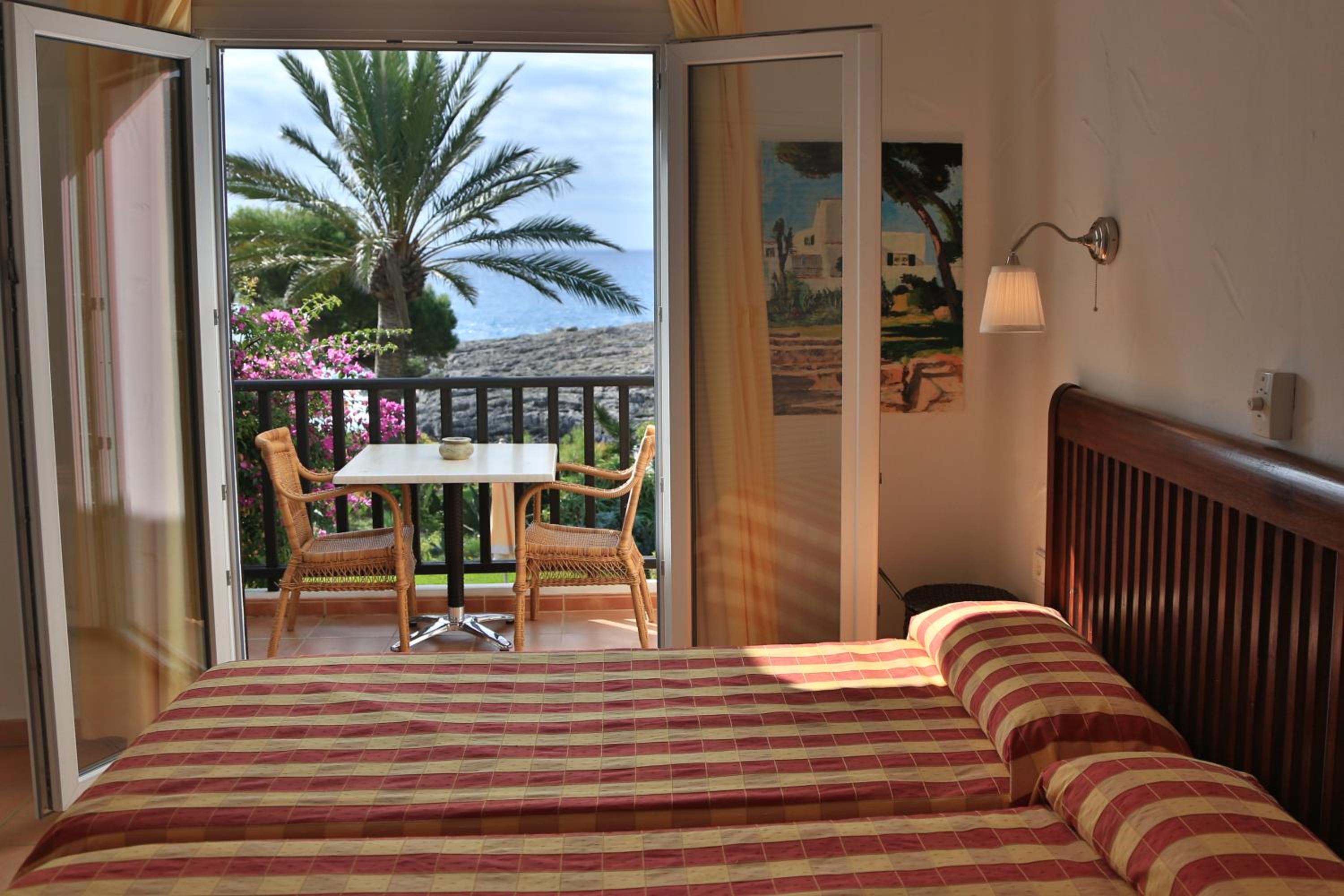 Two-Bedroom Apartment (4 Adults + 2 Children)