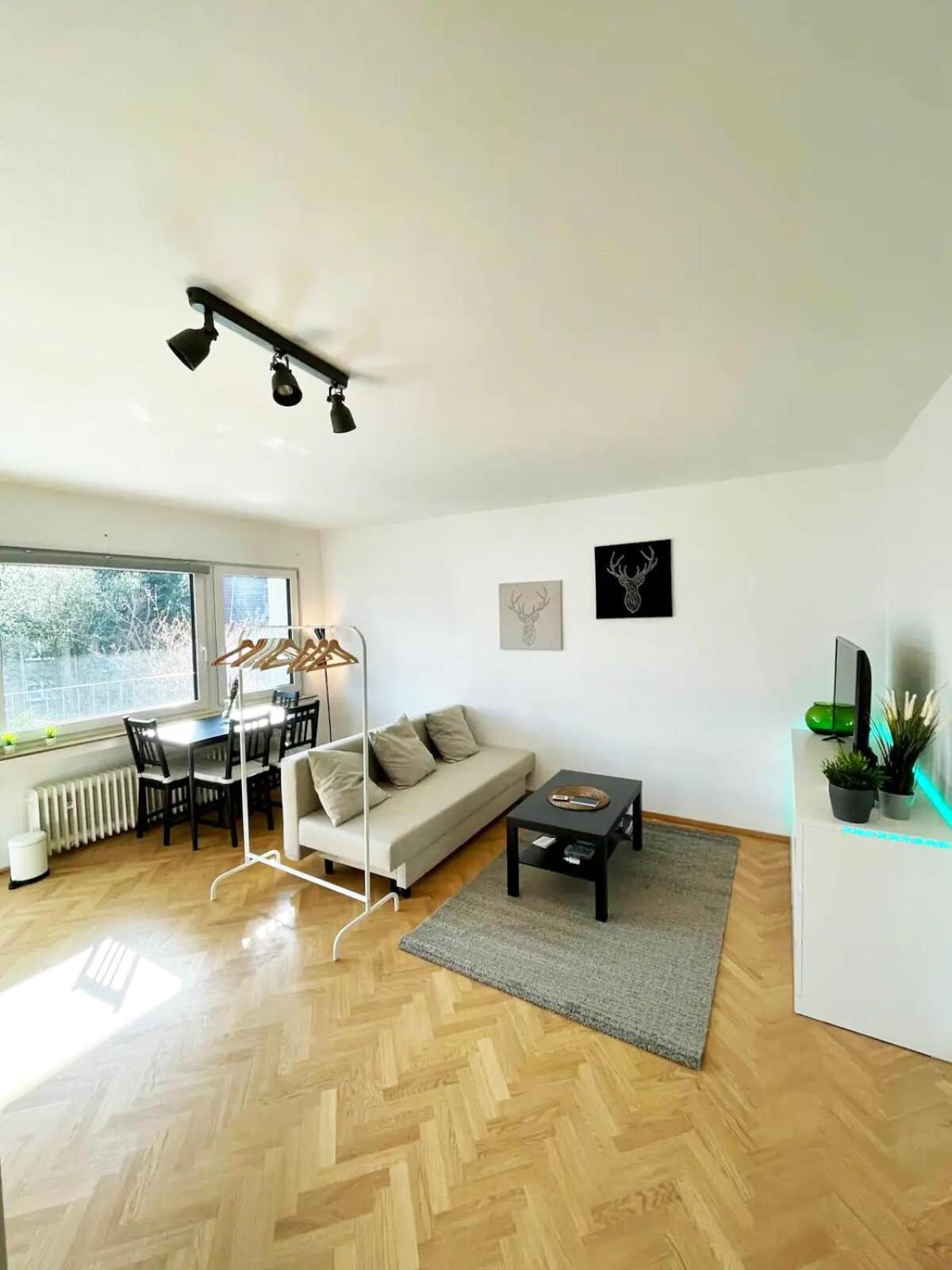 One-Bedroom Apartment photo 1