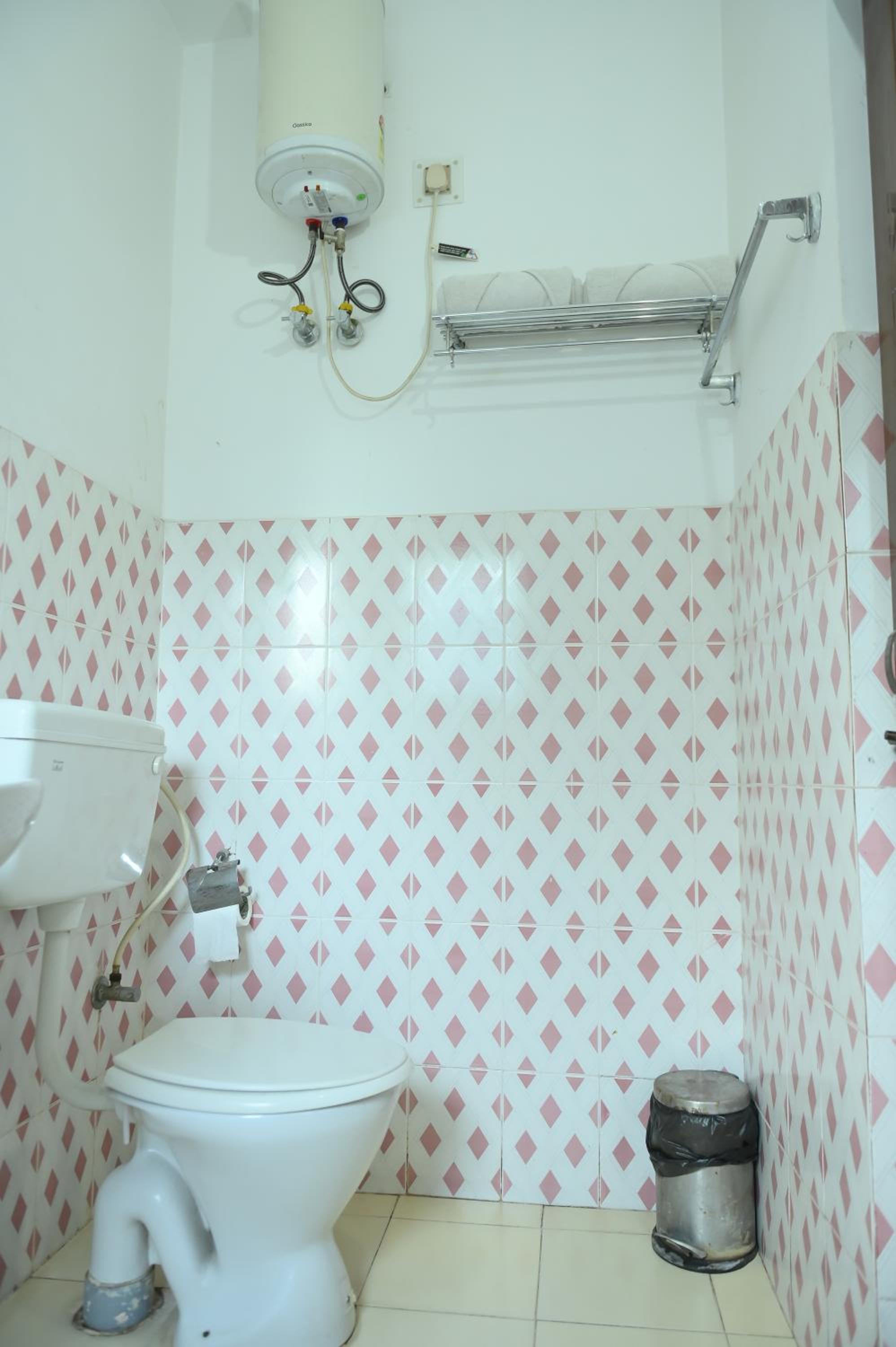 Economy Double Room - Photo 19