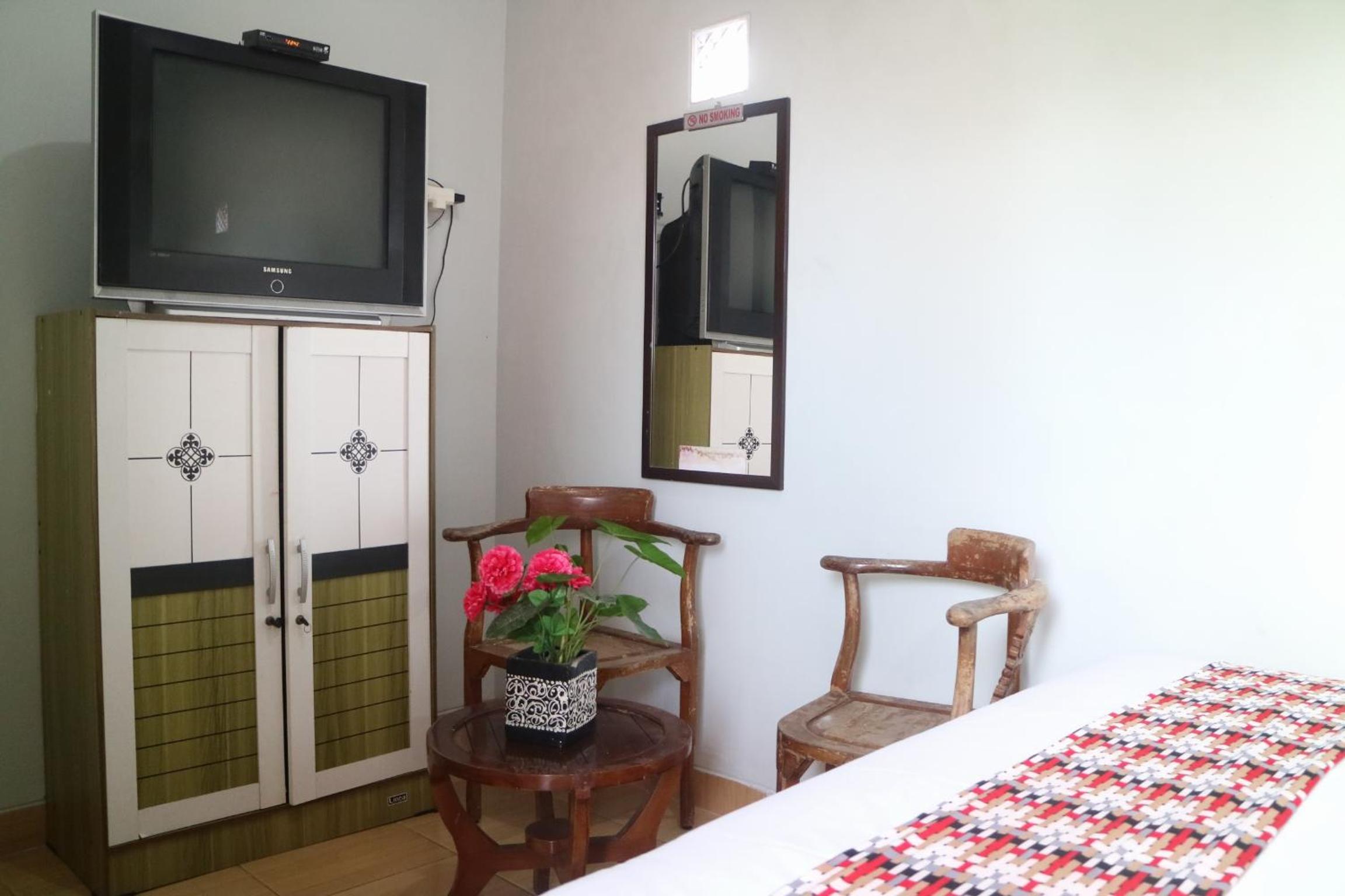 Budget Double Room - Photo 8