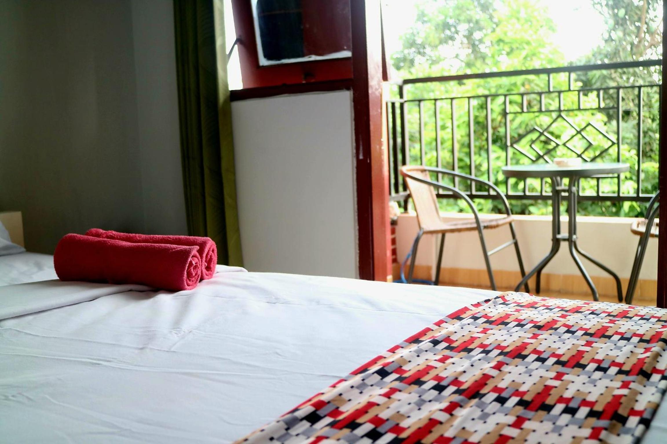 Budget Double Room - Photo 6