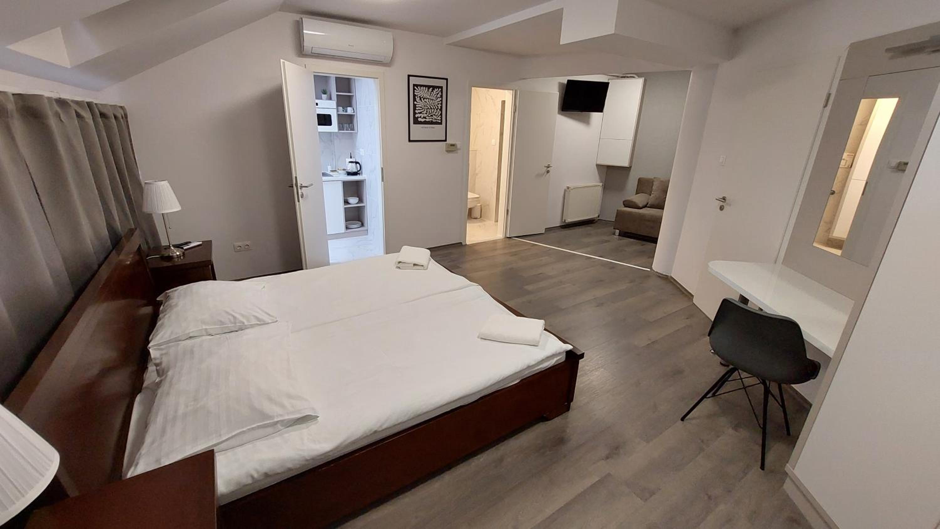 Deluxe Family Room - Photo 3