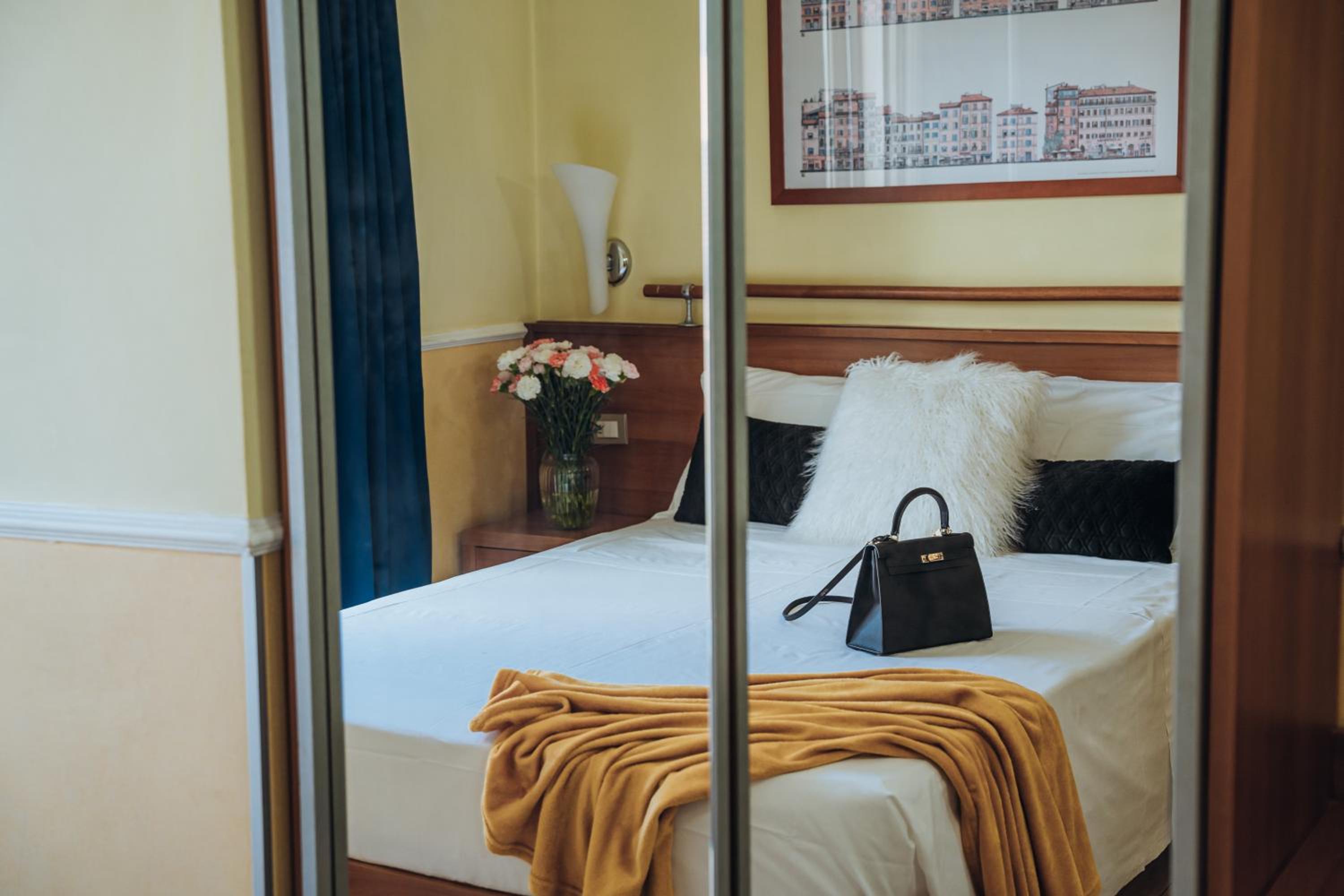 Smart Double Room with French Bed