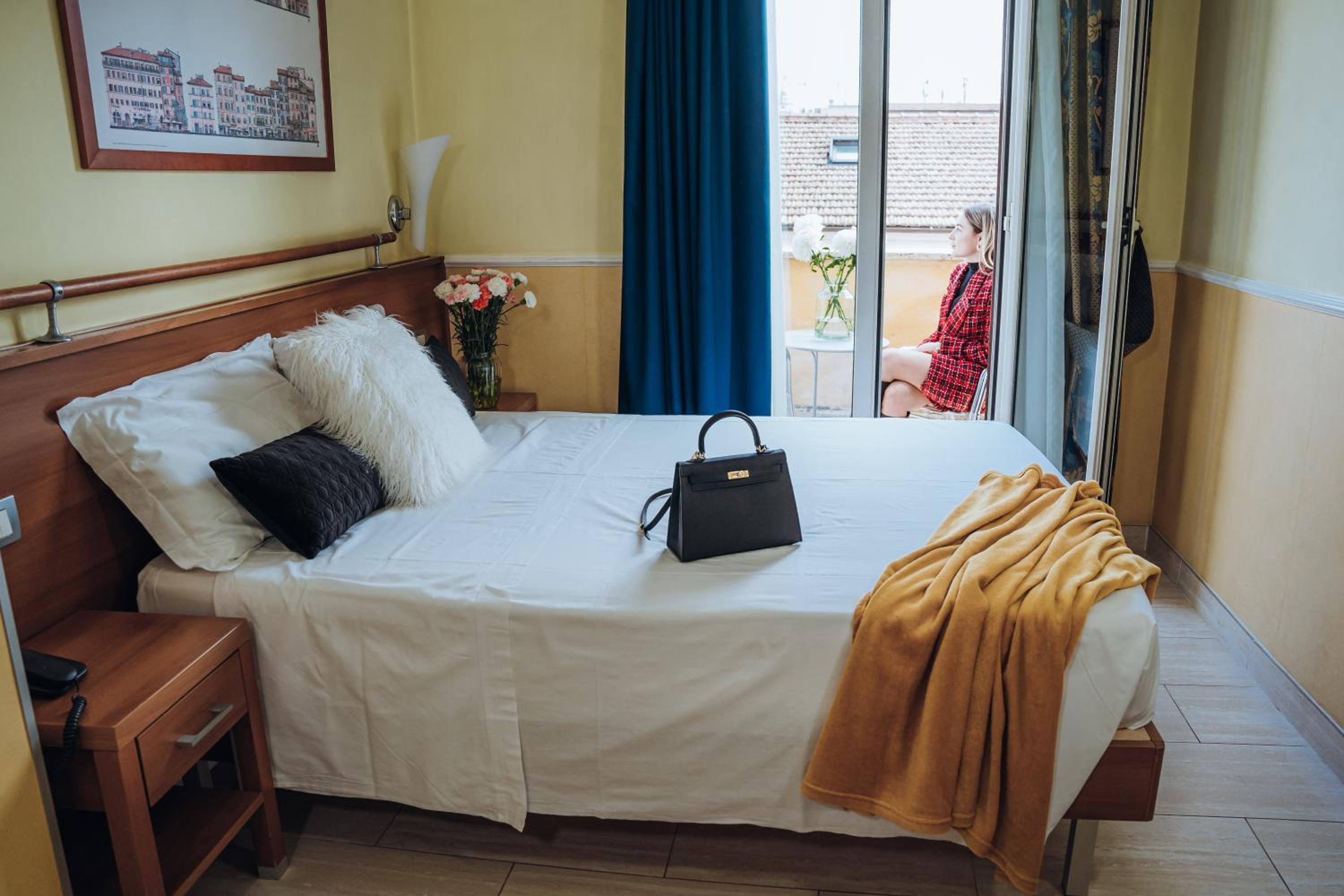 Smart Double Room with French Bed with Terrace