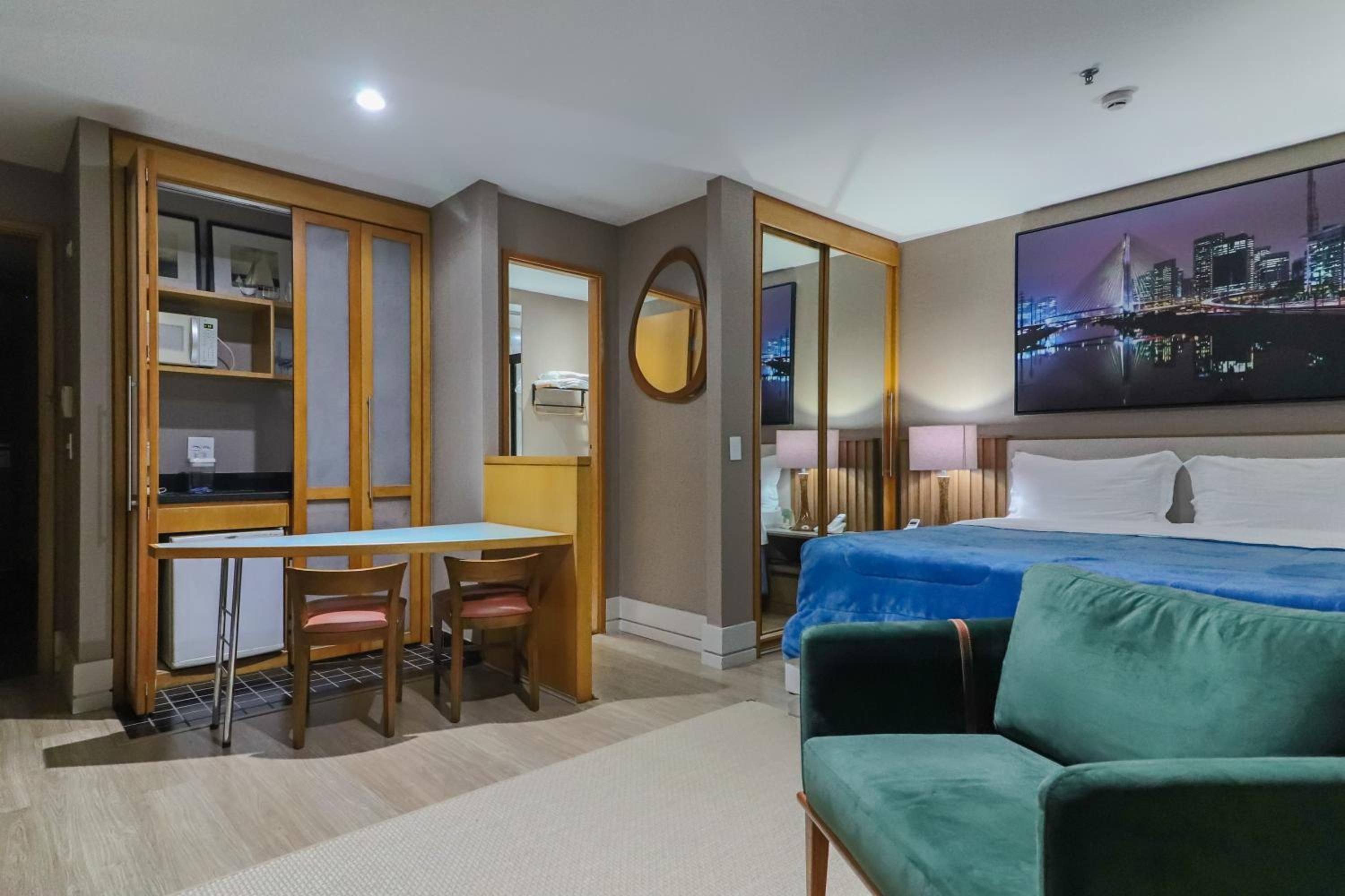 Deluxe King Room