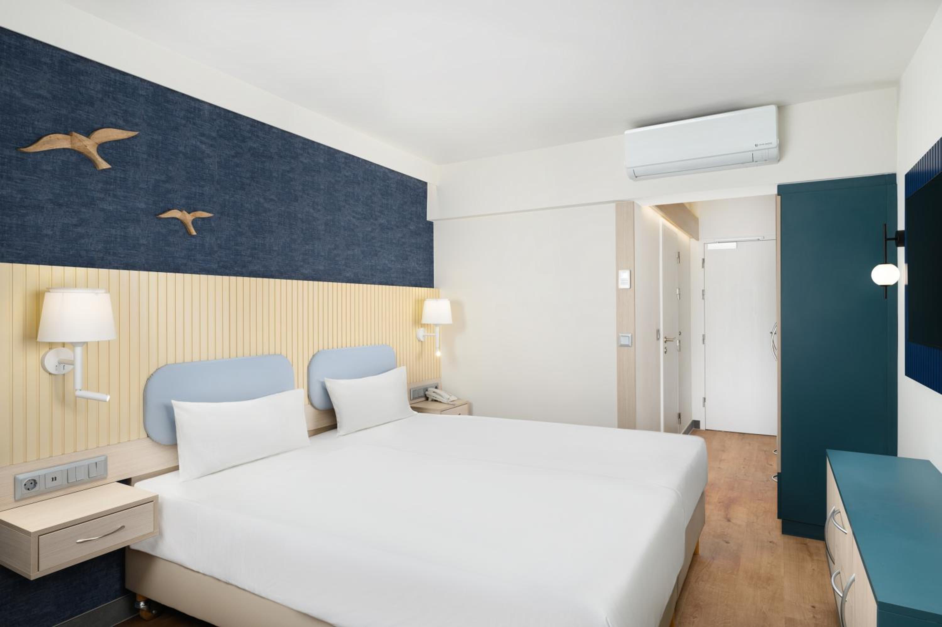 Premium Double or Twin Room - Newly Refurbished photo 1