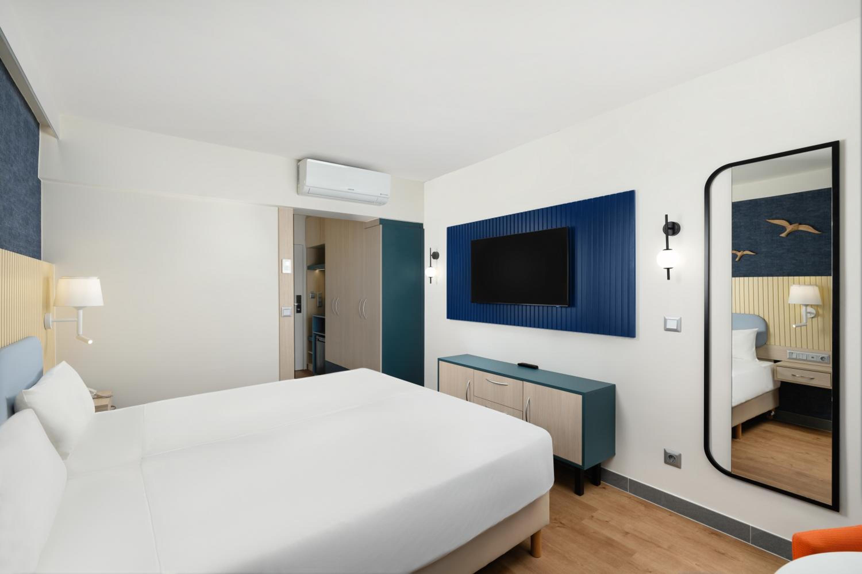 Premium room with lake view- newly refurbised  photo 2