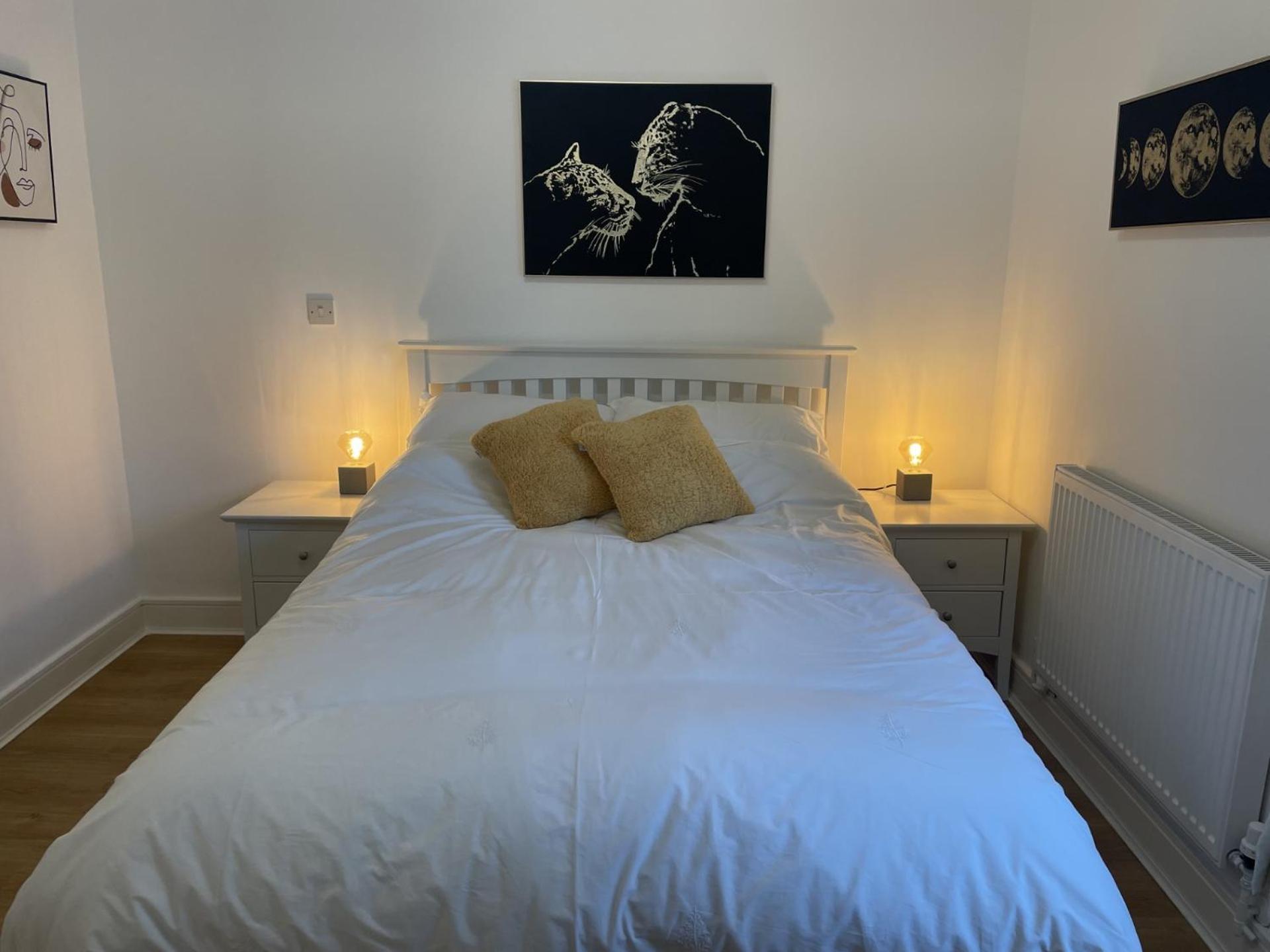 One-Bedroom Apartment - Photo 2